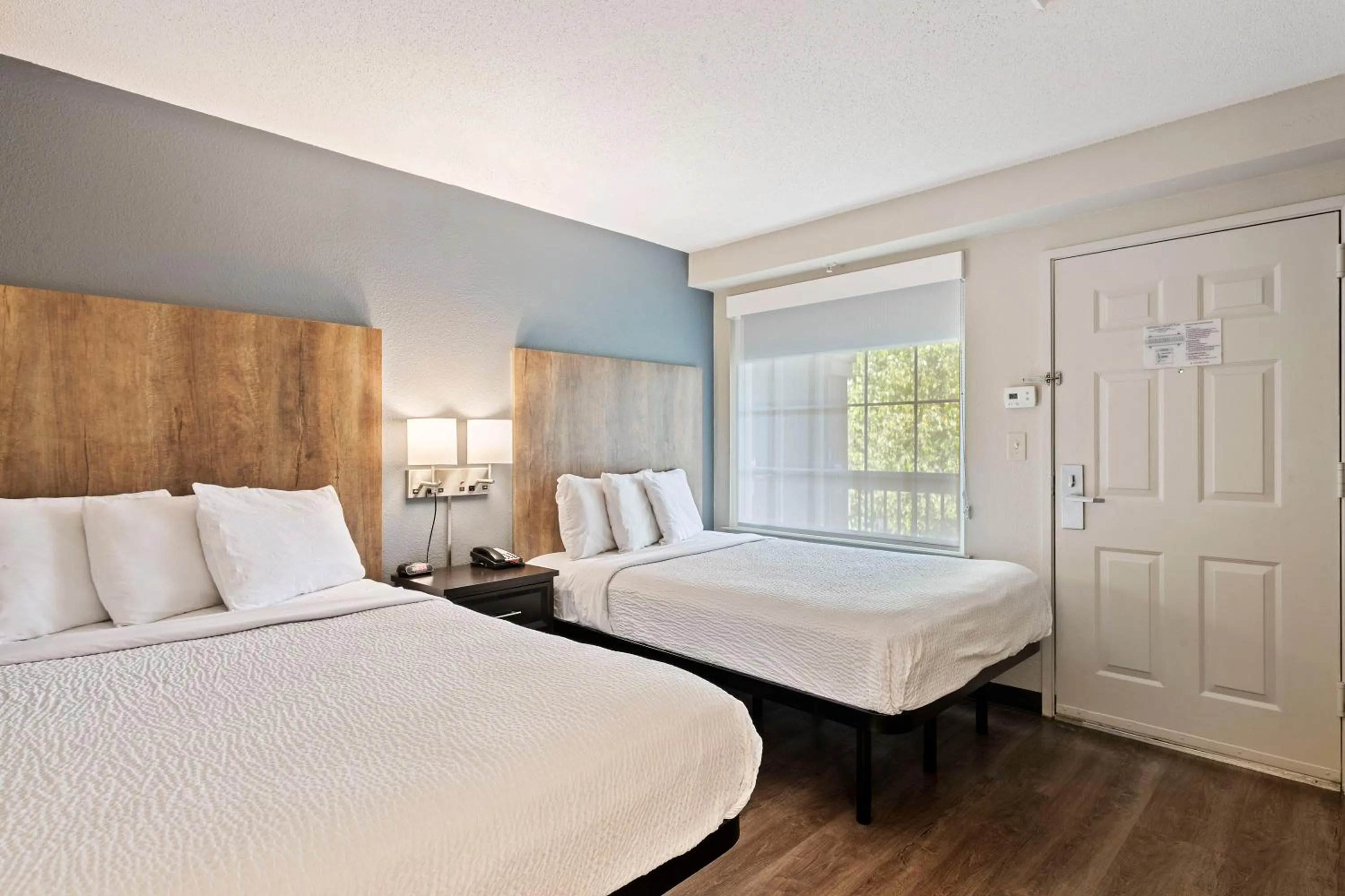 Bed in Extended Stay America Select Suites - Charlotte - Airport