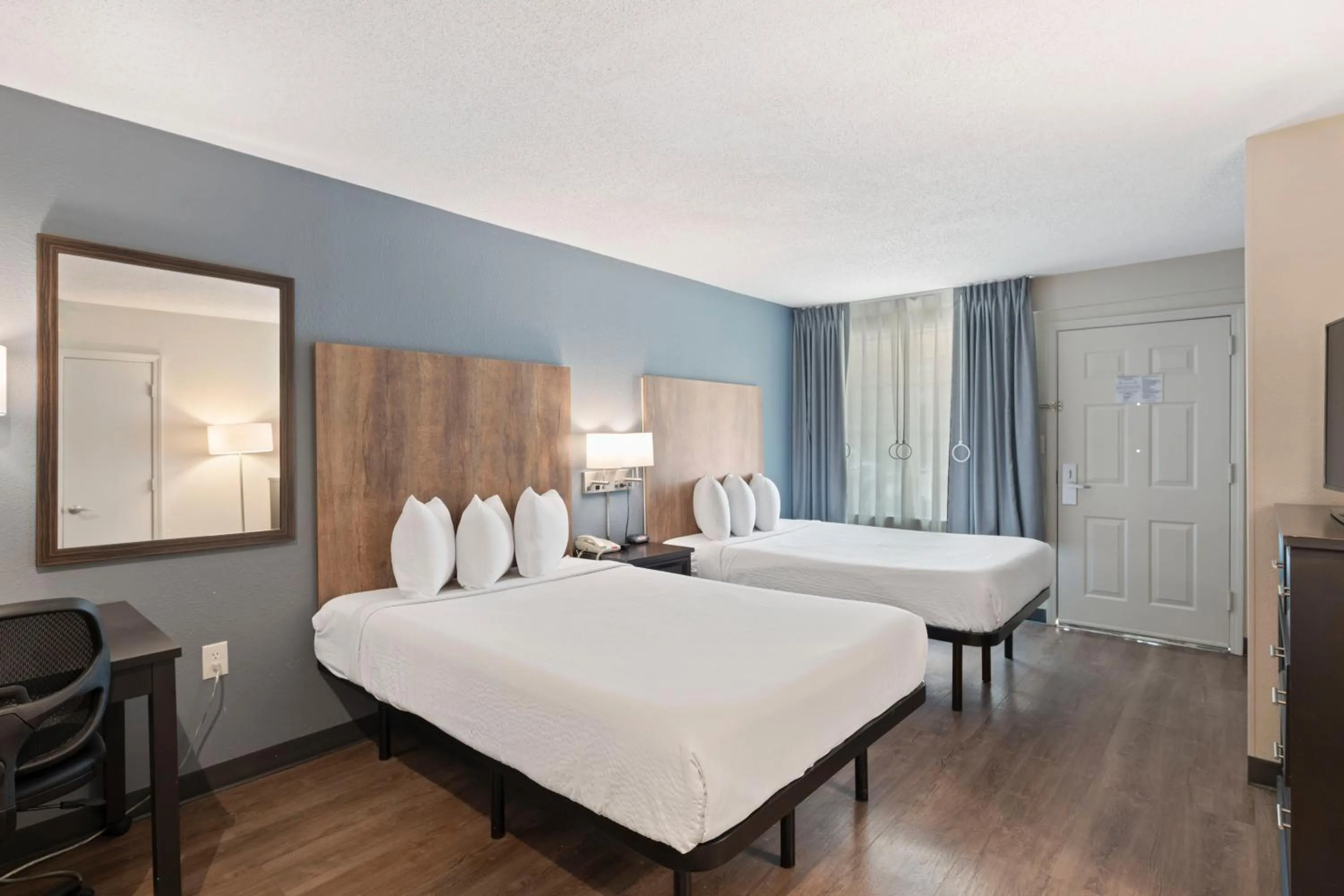 Bed in Extended Stay America Select Suites - Charlotte - Airport