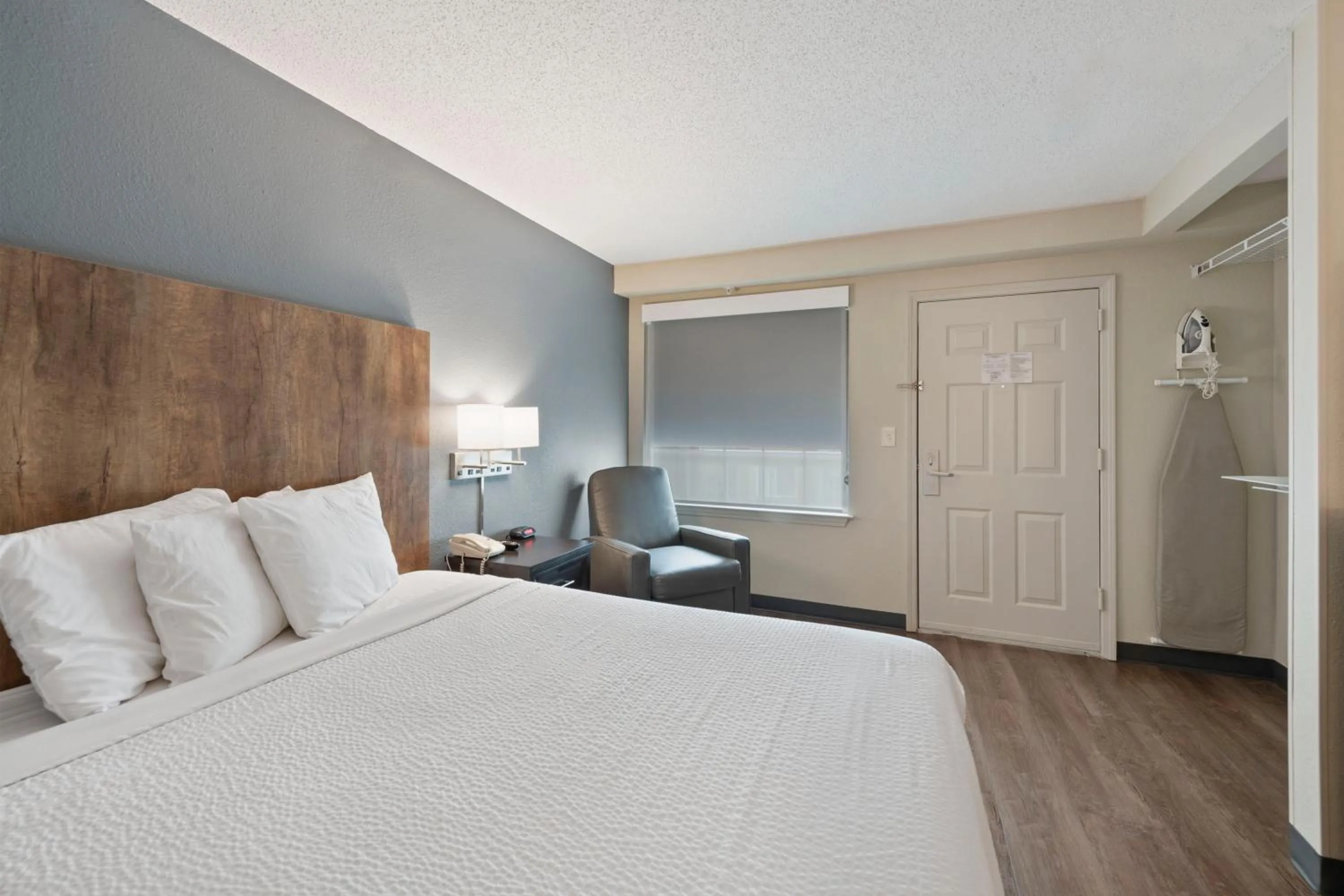 Bed in Extended Stay America Select Suites - Charlotte - Airport