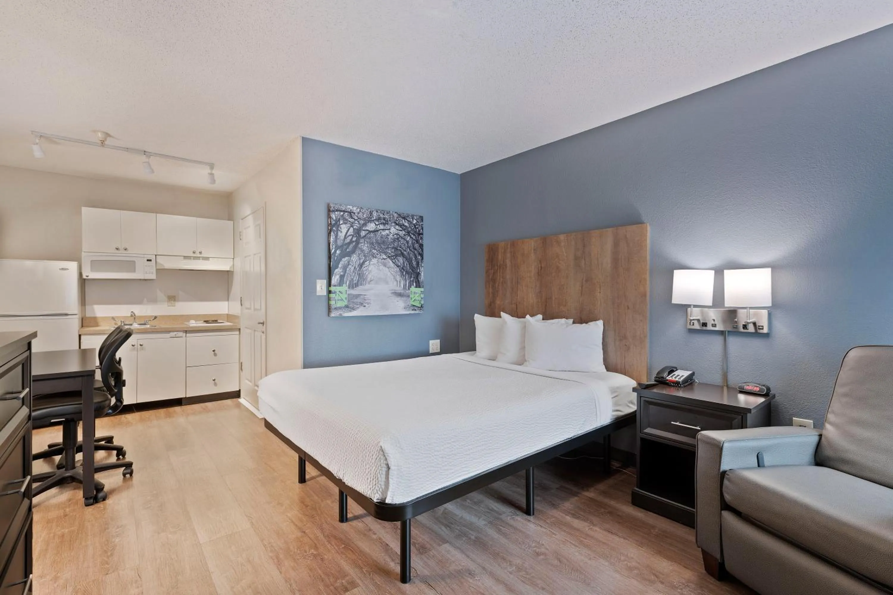 Bed in Extended Stay America Select Suites - Charlotte - Airport