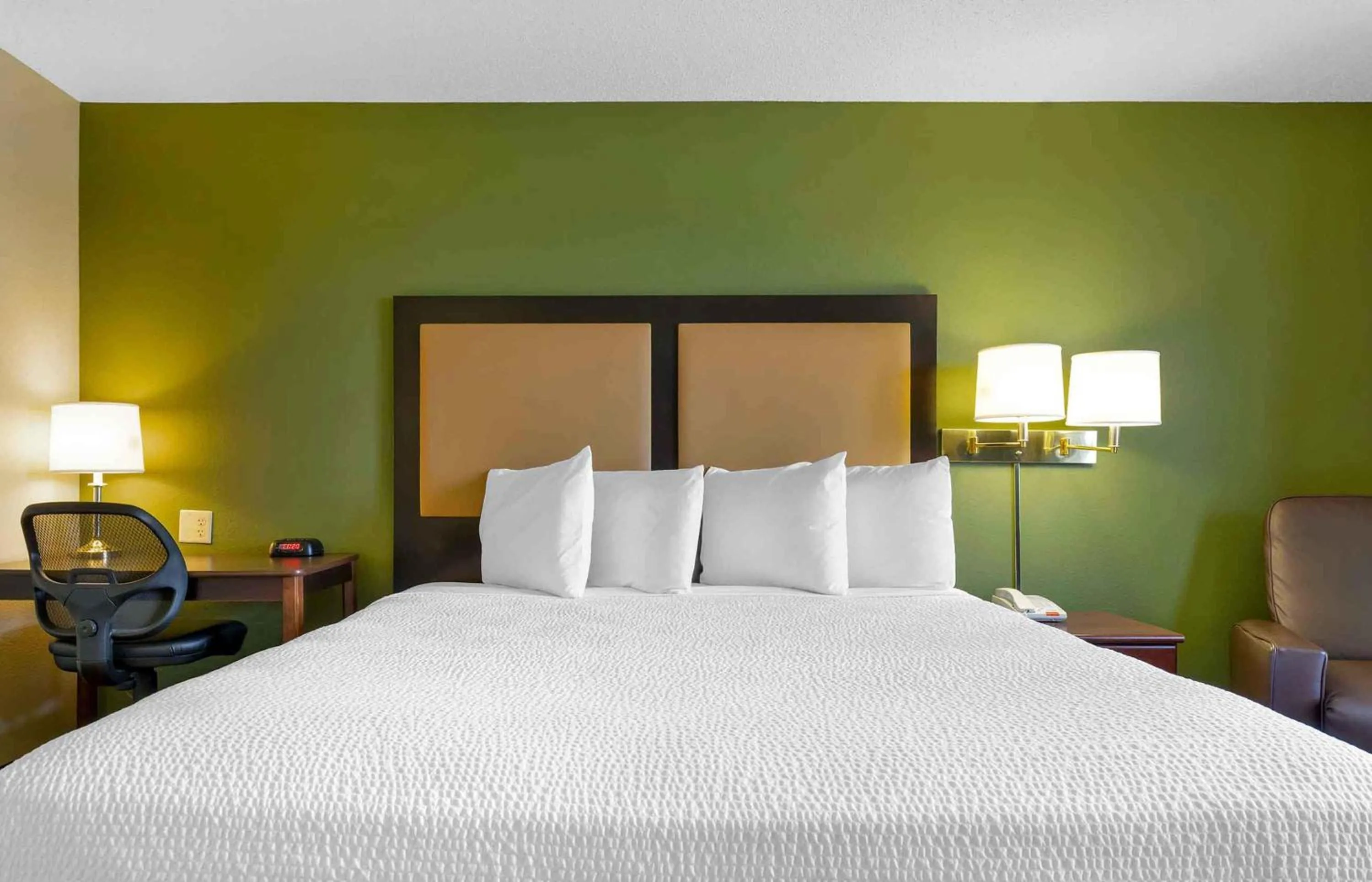 Bedroom, Bed in Extended Stay America Select Suites - Dallas - Richardson