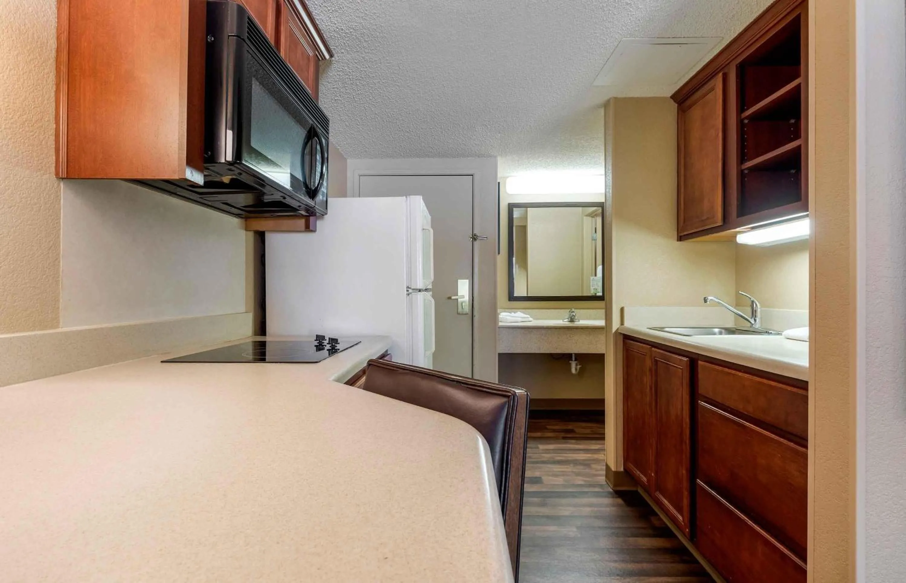 Kitchen or kitchenette in Extended Stay America Select Suites - Dallas - Richardson
