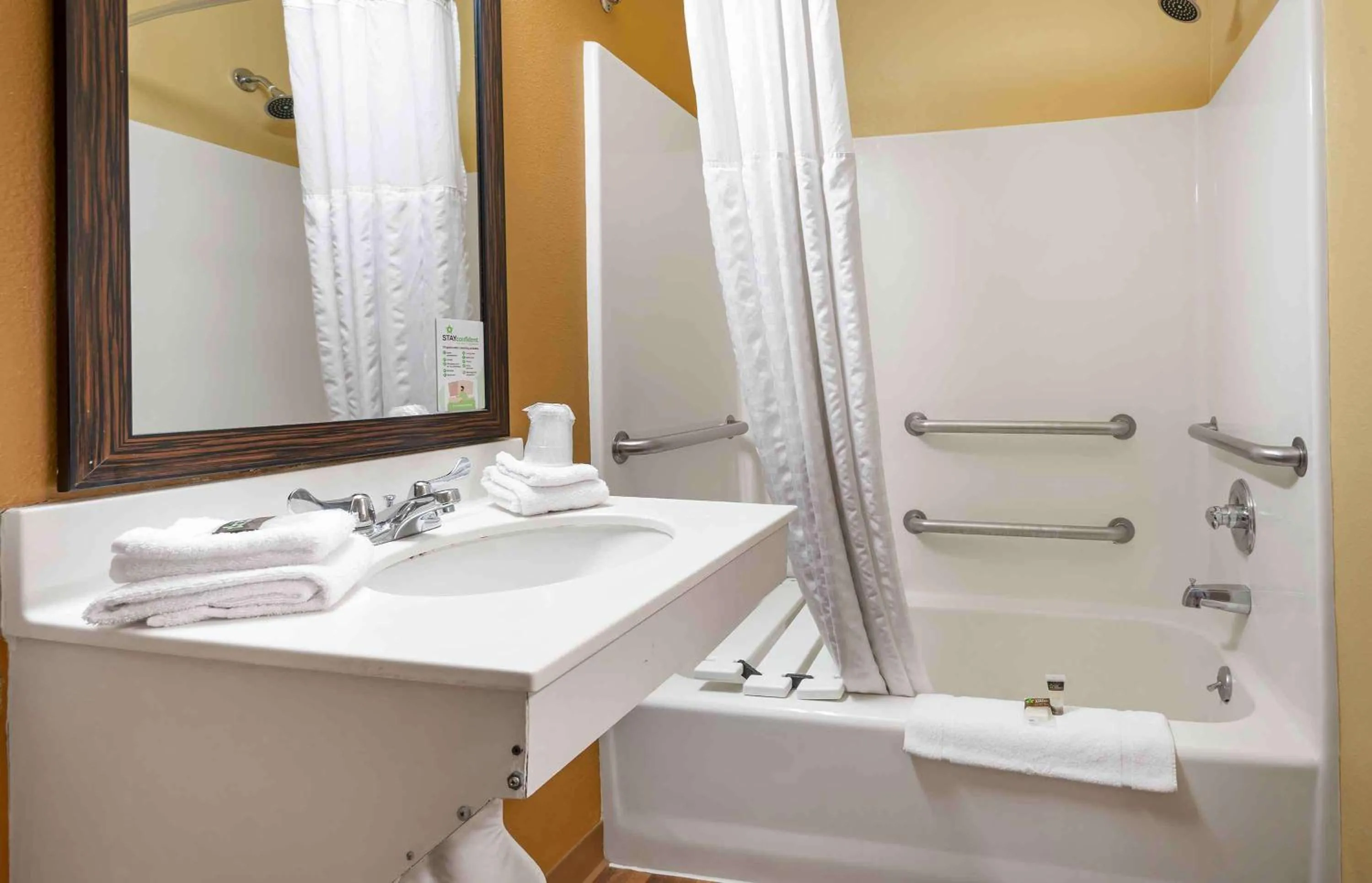 Bathroom in Extended Stay America Suites - Secaucus - Meadowlands