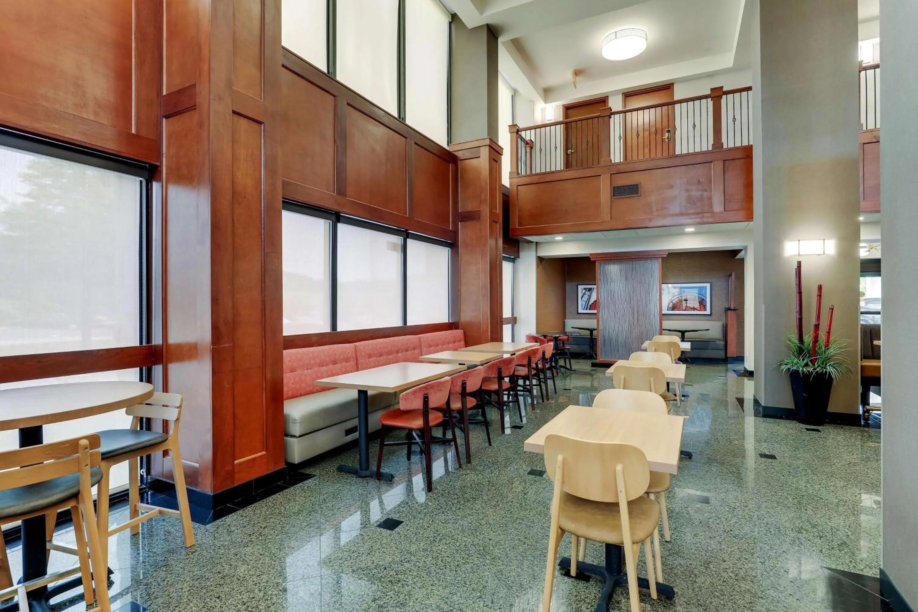 Breakfast in Drury Inn & Suites Birmingham Lakeshore Drive