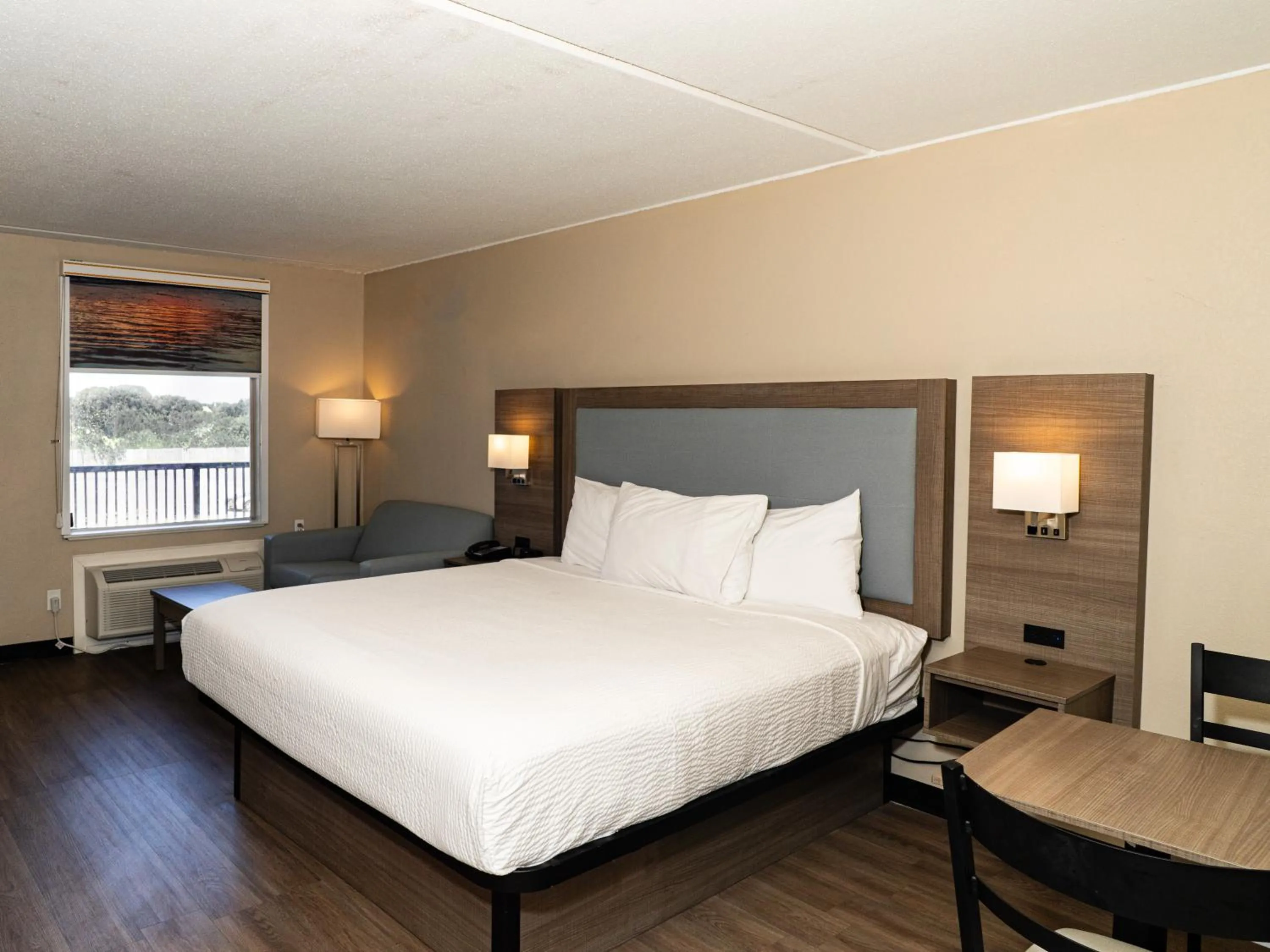 Photo of the whole room, Bed in Baymont by Wyndham Corpus Christi Airport
