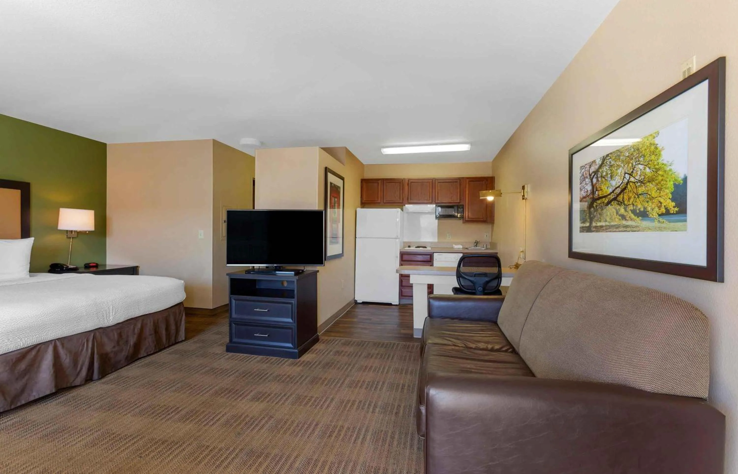 Bedroom, Bed in Extended Stay America Select Suites - Phoenix - Airport - E Oak St