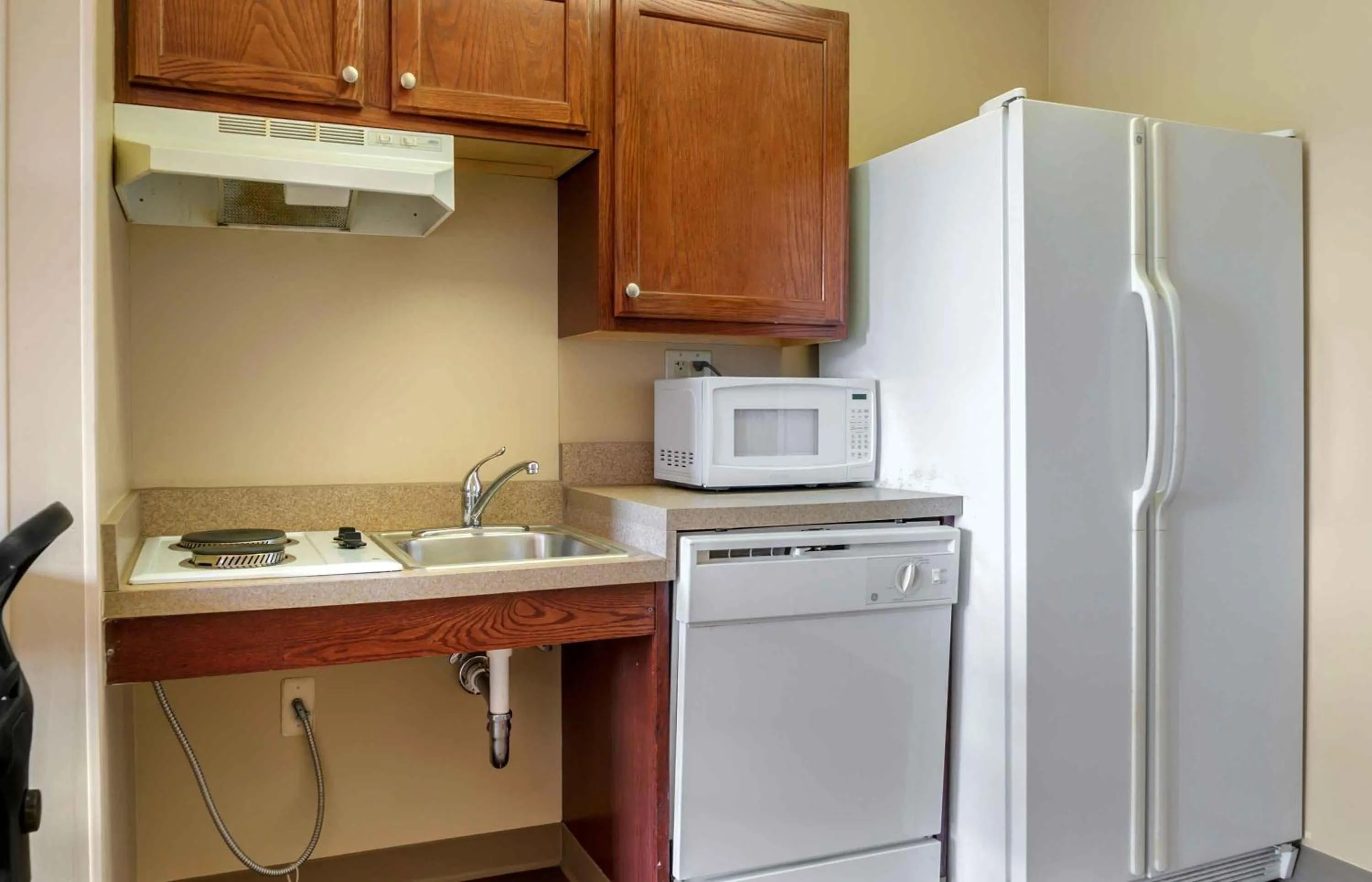 Kitchen or kitchenette in Extended Stay America Select Suites - Phoenix - Airport - E Oak St