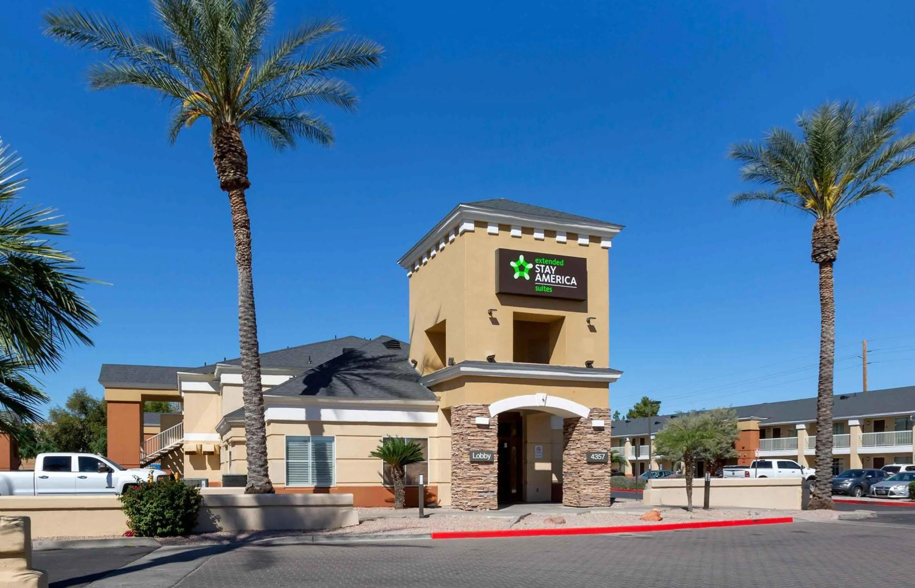 Property building in Extended Stay America Select Suites - Phoenix - Airport - E Oak St