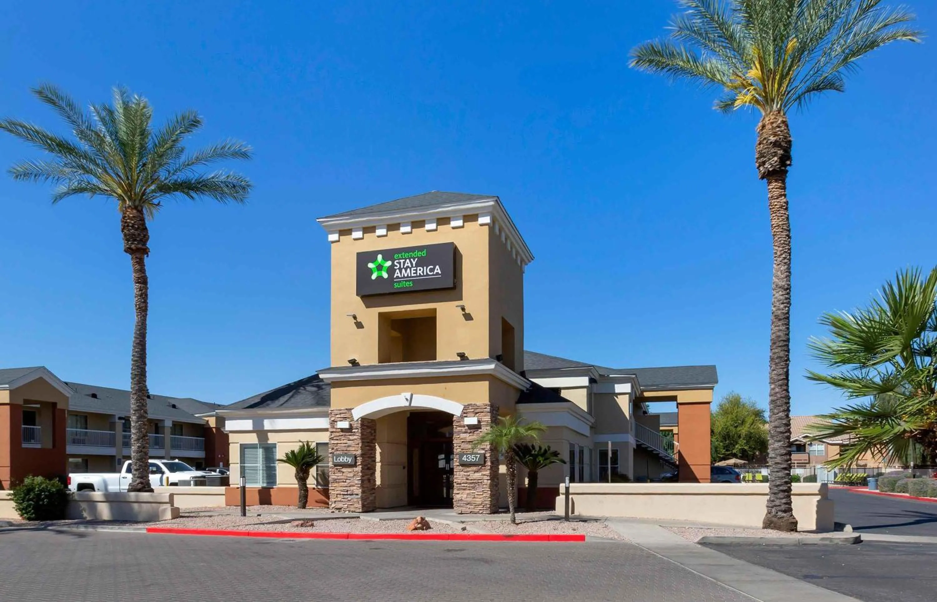 Property building in Extended Stay America Select Suites - Phoenix - Airport - E Oak St