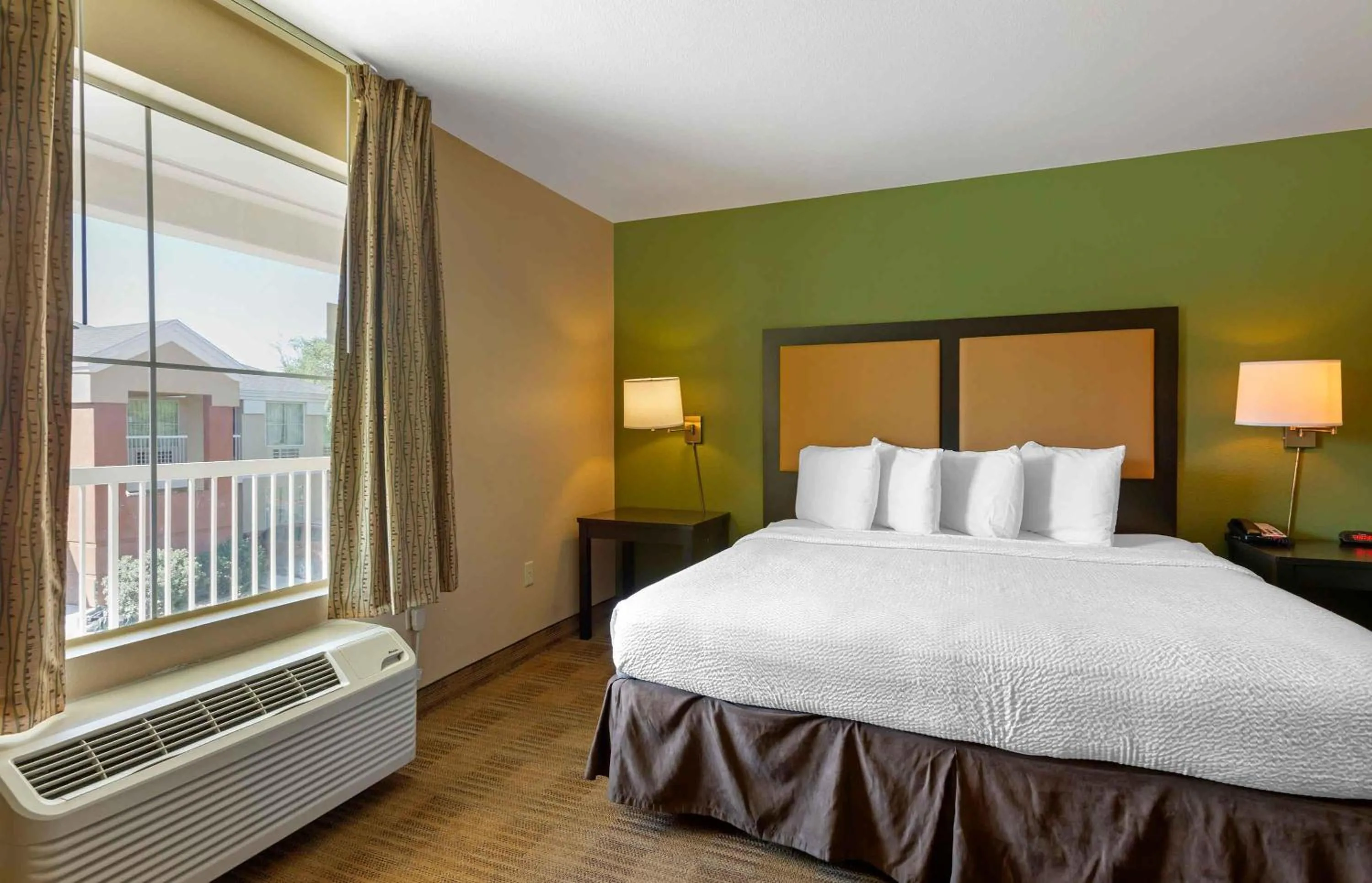 Bedroom, Bed in Extended Stay America Select Suites - Phoenix - Airport - E Oak St