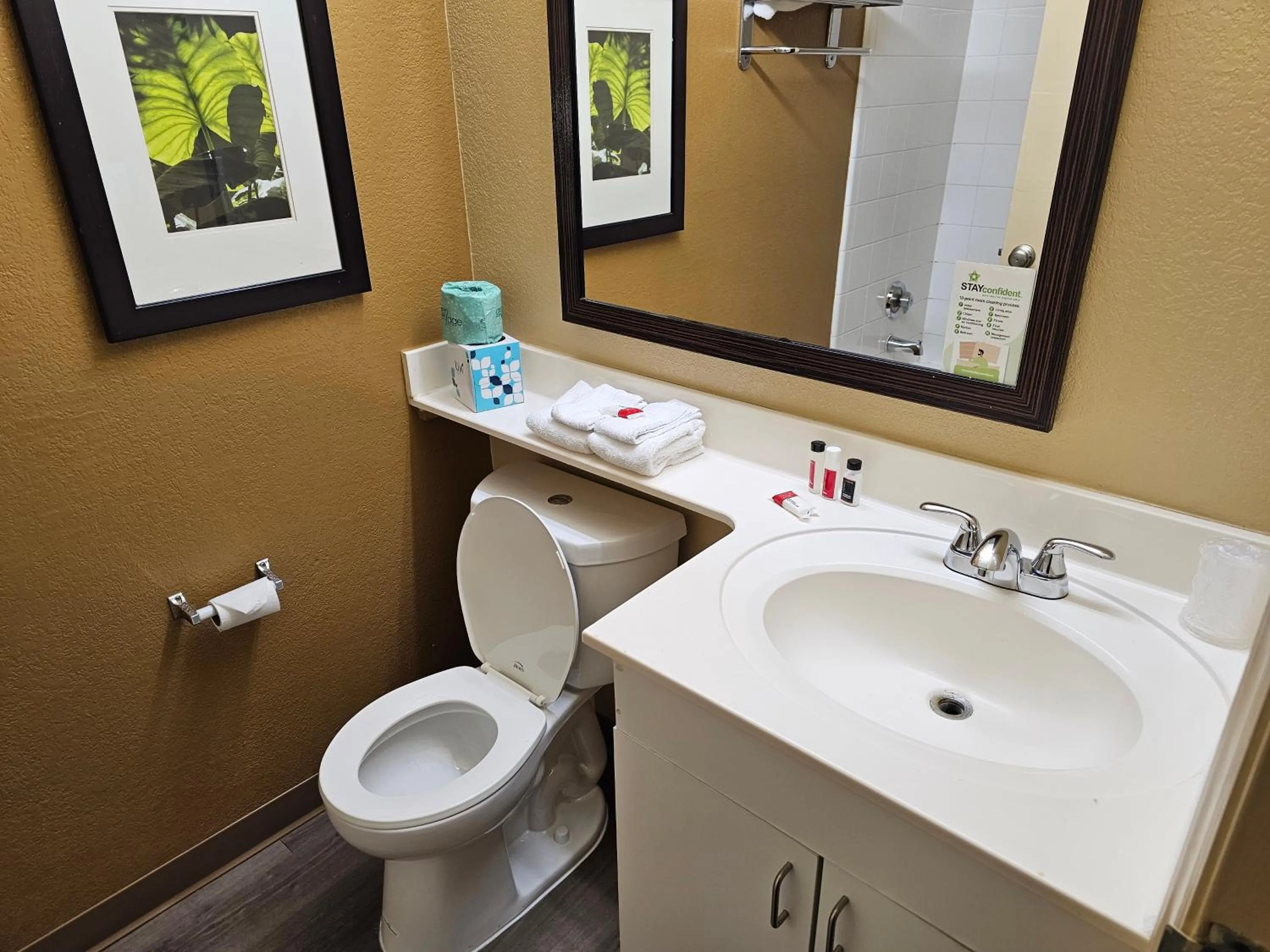 Bathroom in Suburban Studios Raleigh - Crabtree Valley