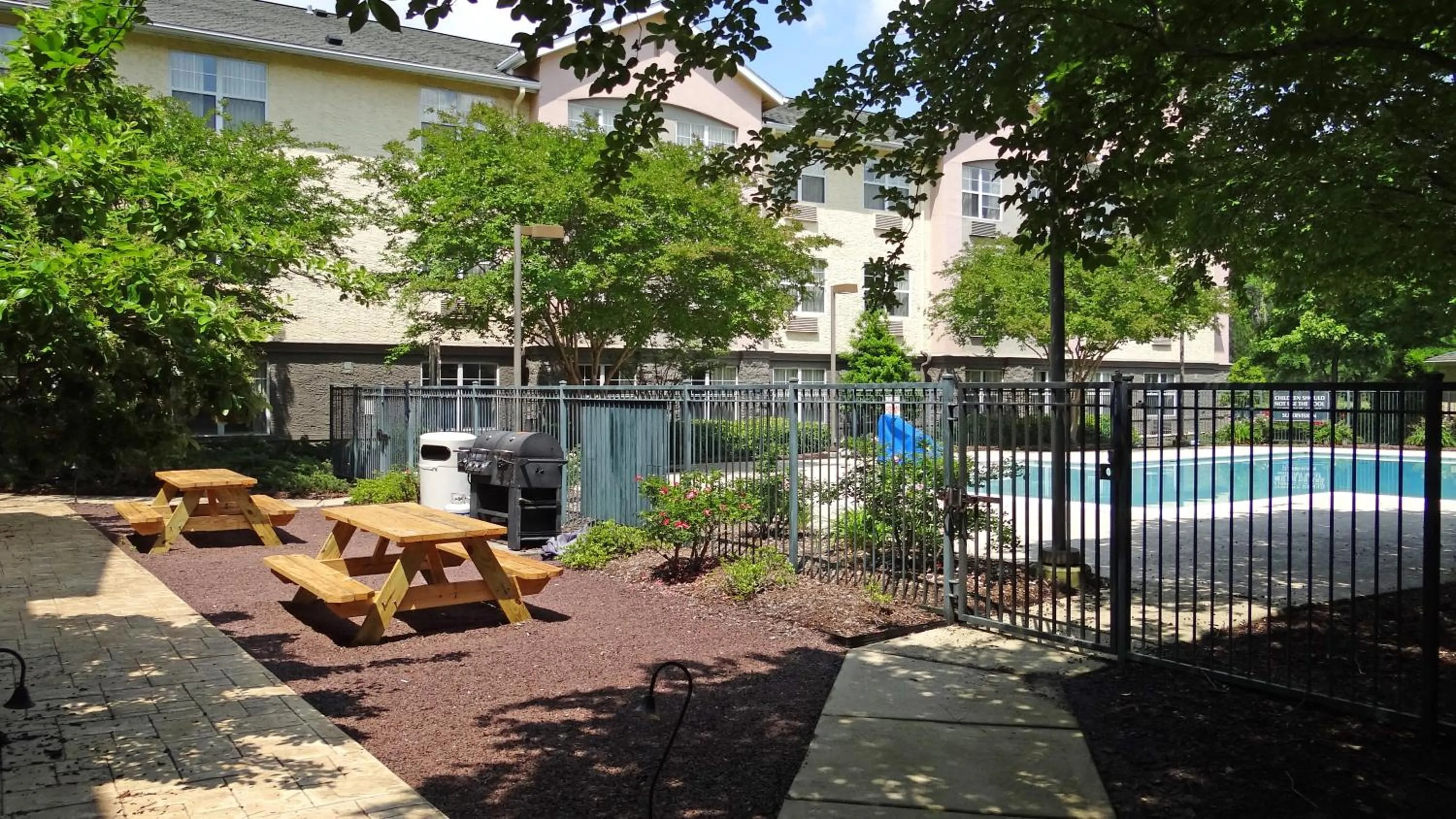Patio in Extended Stay America Suites - Raleigh - RTP - 4919 Miami Blvd