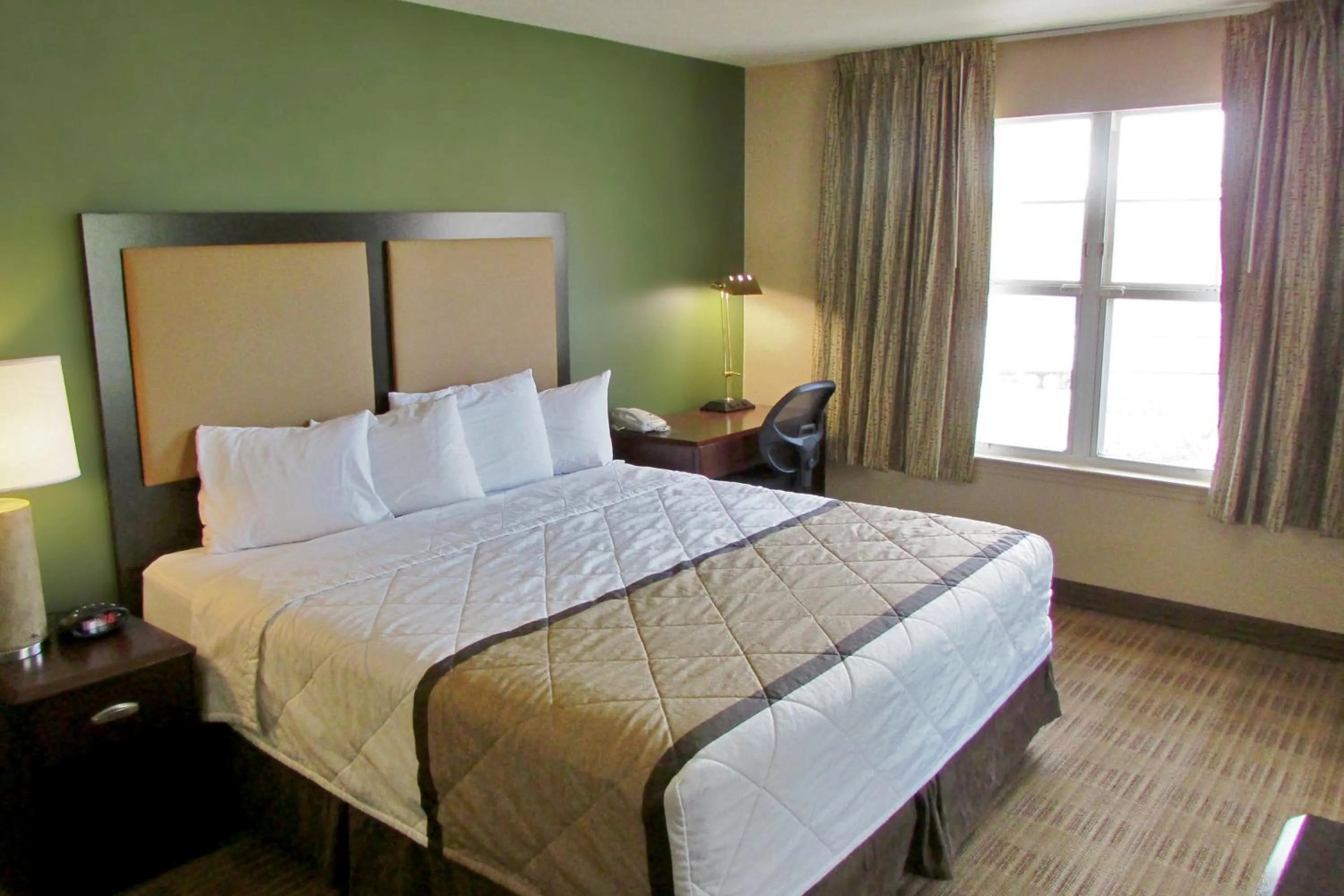 Bed in Extended Stay America Suites - Raleigh - RTP - 4919 Miami Blvd