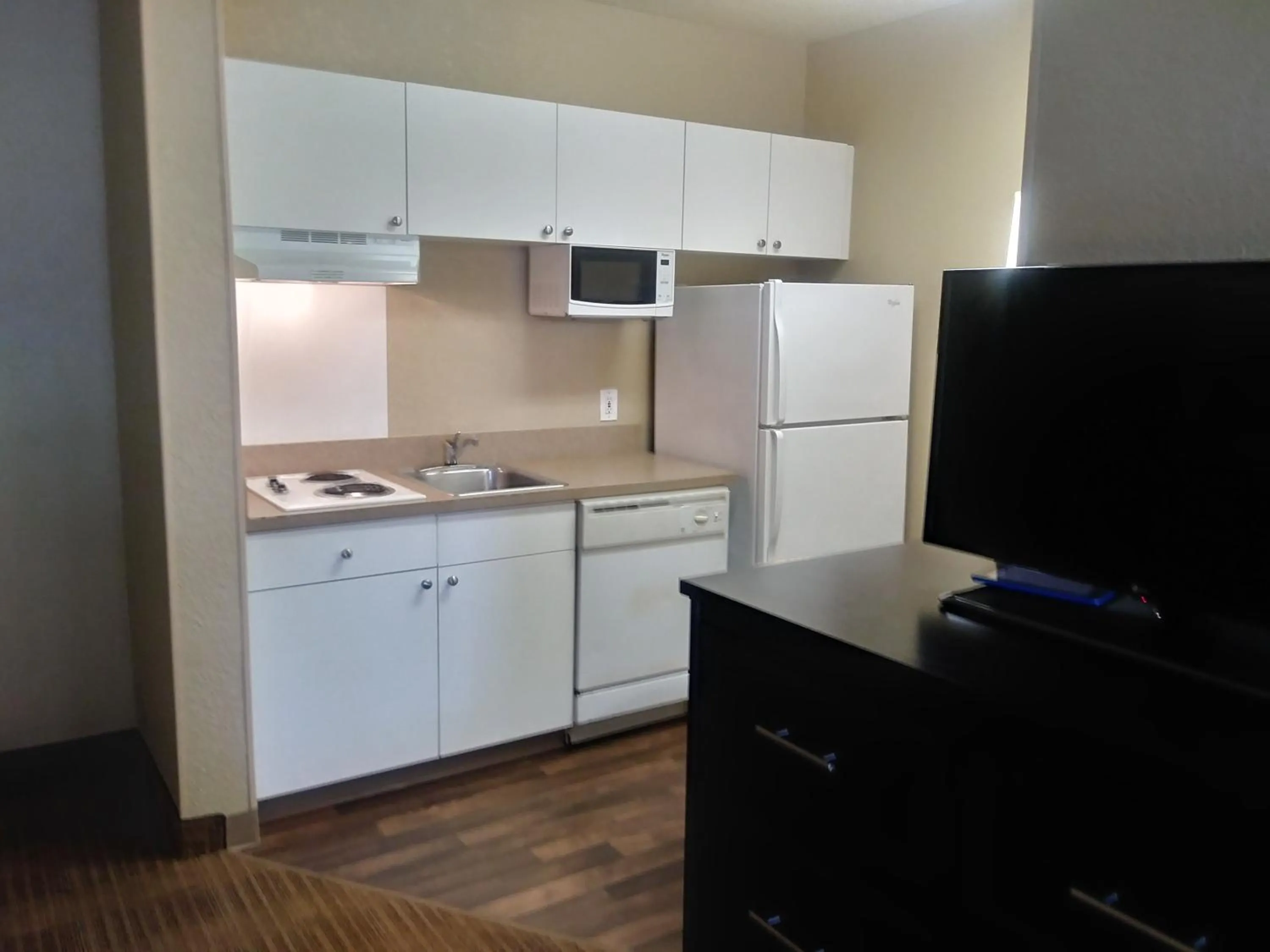 TV and multimedia in Extended Stay America Suites - Raleigh - RTP - 4919 Miami Blvd