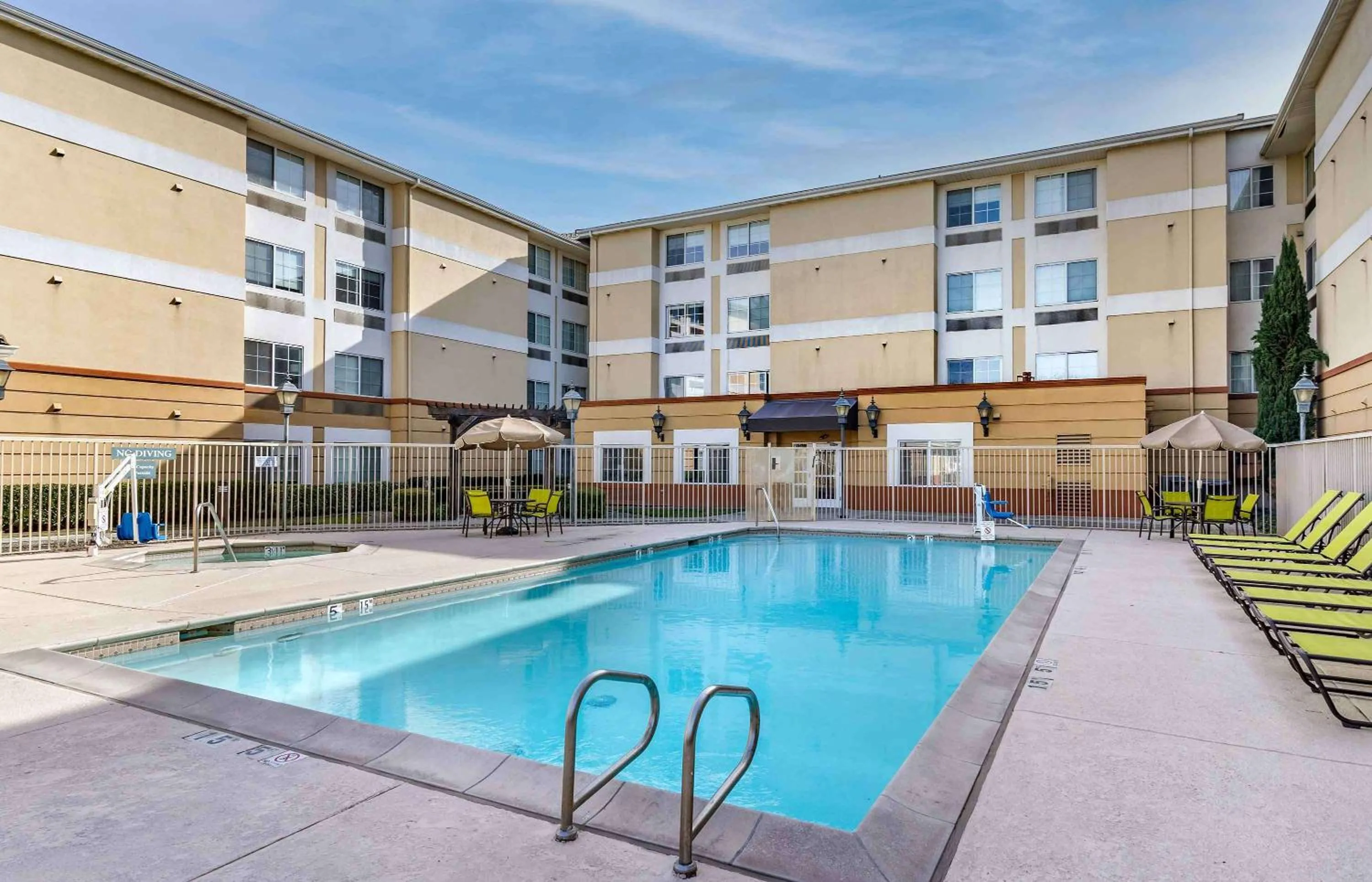 Pool view in Extended Stay America Premier Suites - San Jose - Airport
