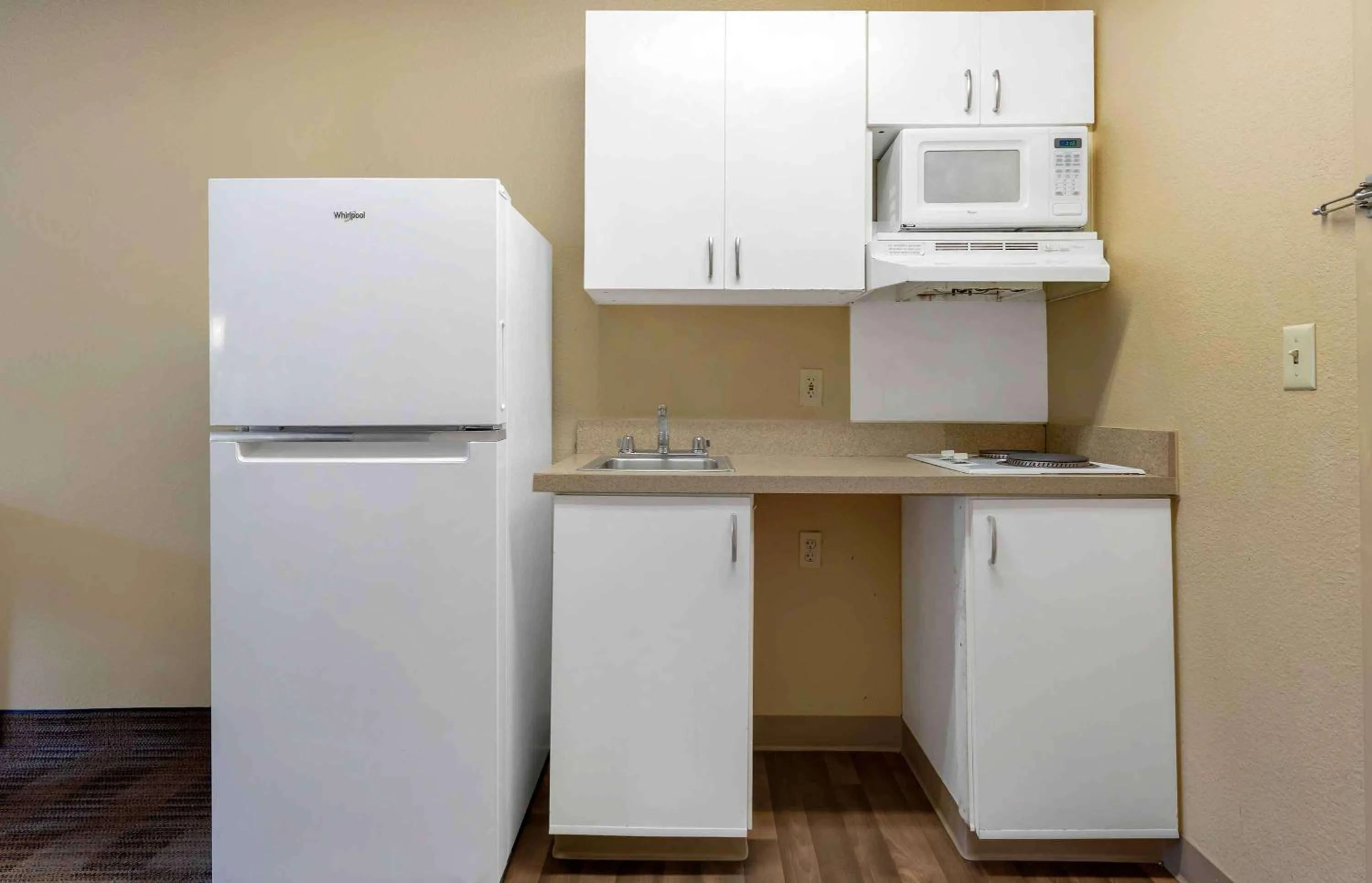 Kitchen or kitchenette in Extended Stay America Select Suites - Austin - Round Rock - North