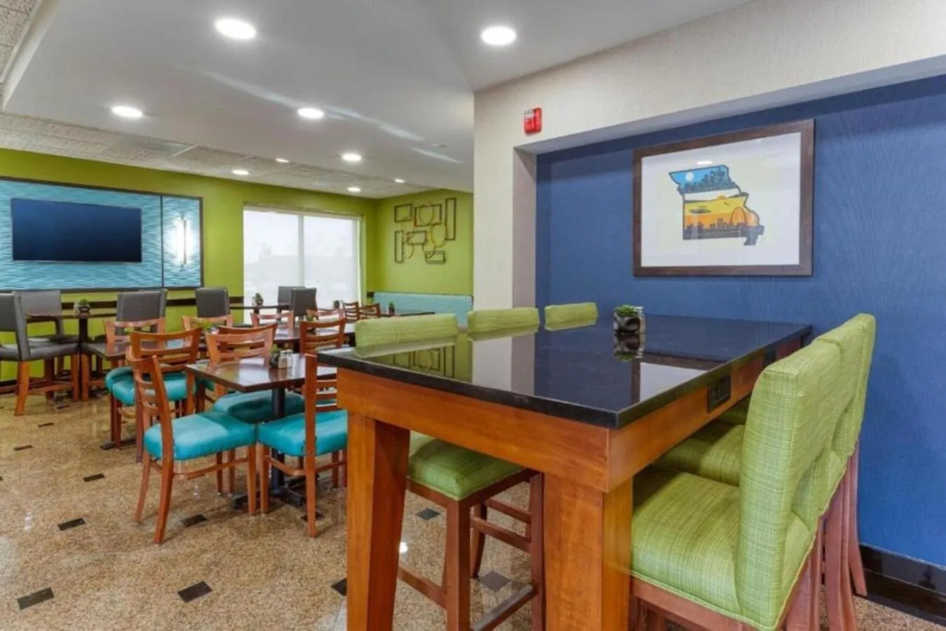 Seating area in Heritage Inn & Suites St Louis Fenton, Trademark by Wyndham