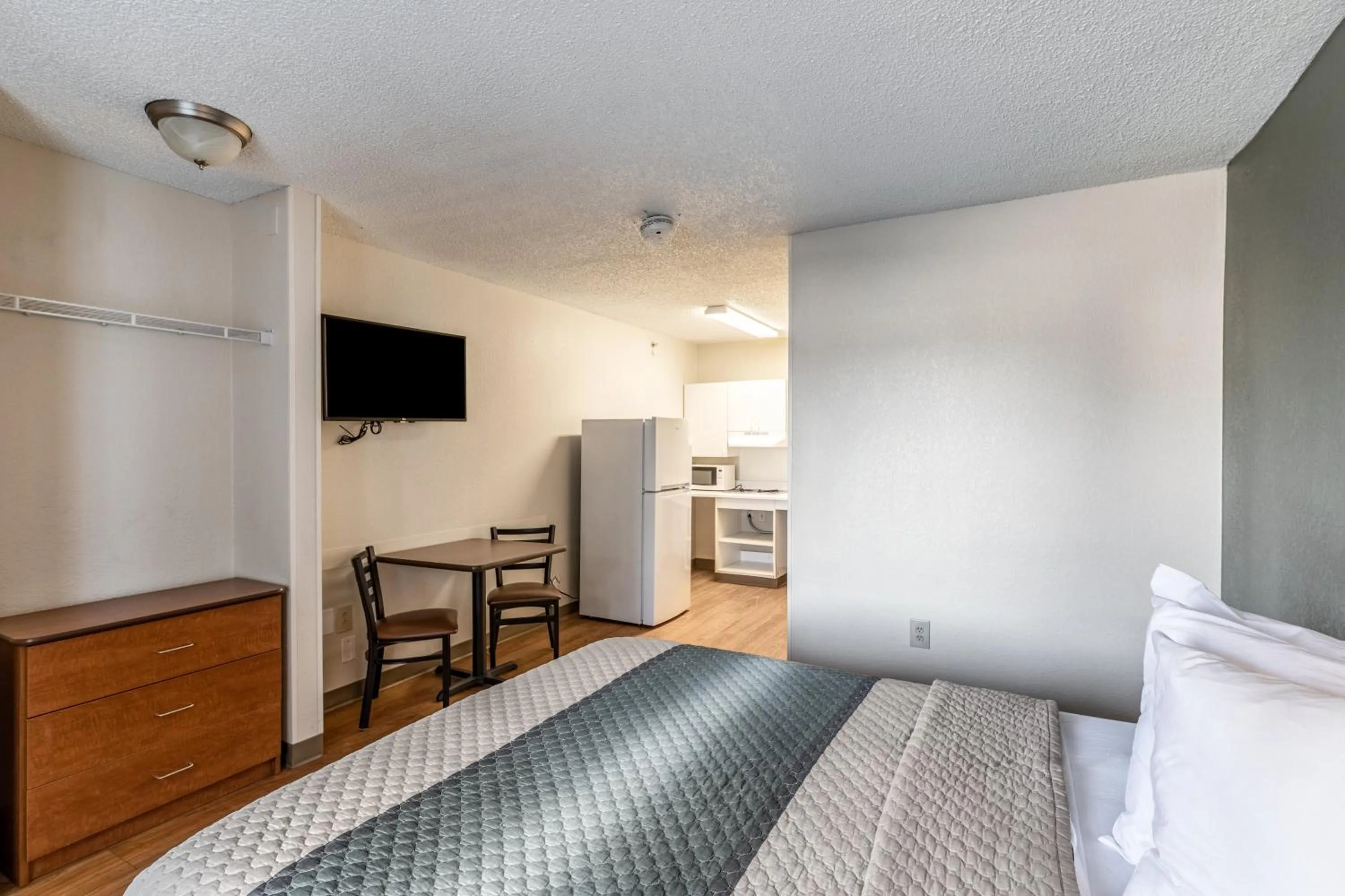 Photo of the whole room, Bed in HomeTowne Studios by Red Roof Austin