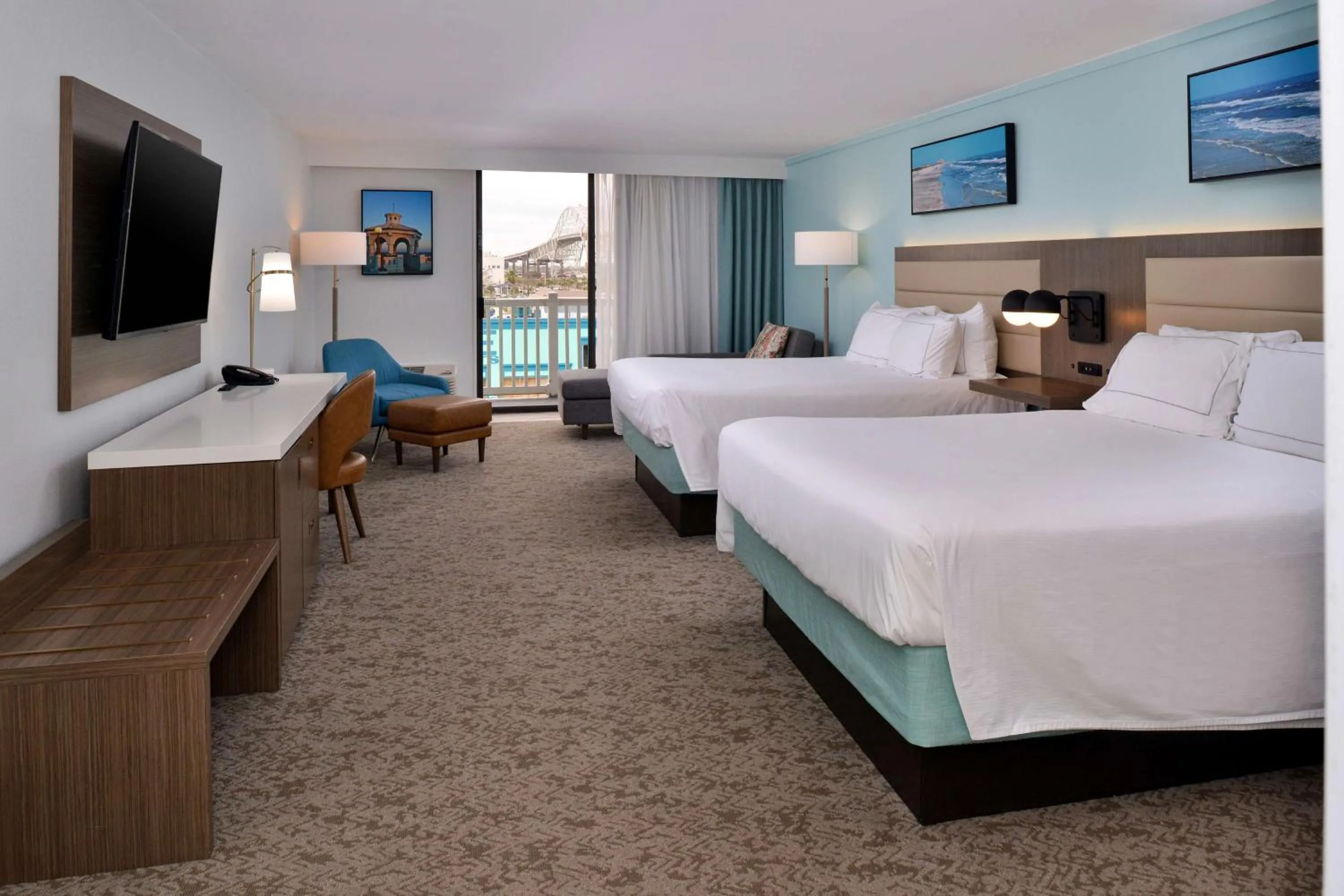 Living room, Bed in DoubleTree by Hilton Corpus Christi Beachfront