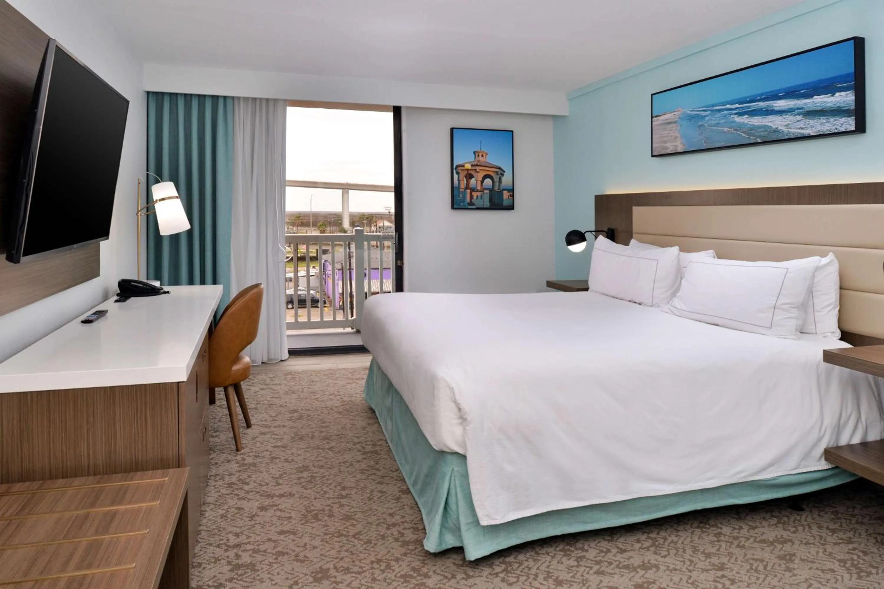 Bed in DoubleTree by Hilton Corpus Christi Beachfront