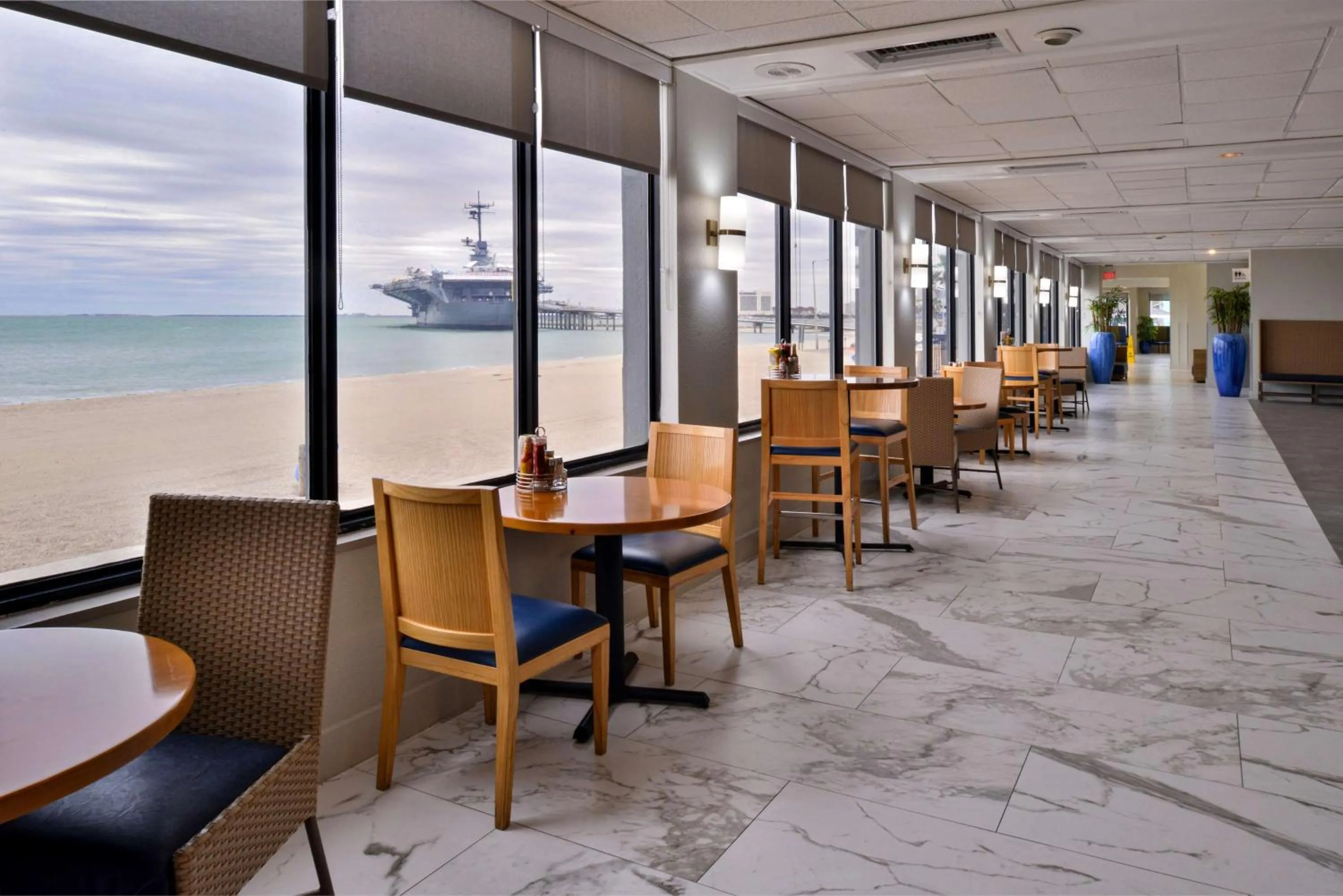 Restaurant/places to eat in DoubleTree by Hilton Corpus Christi Beachfront