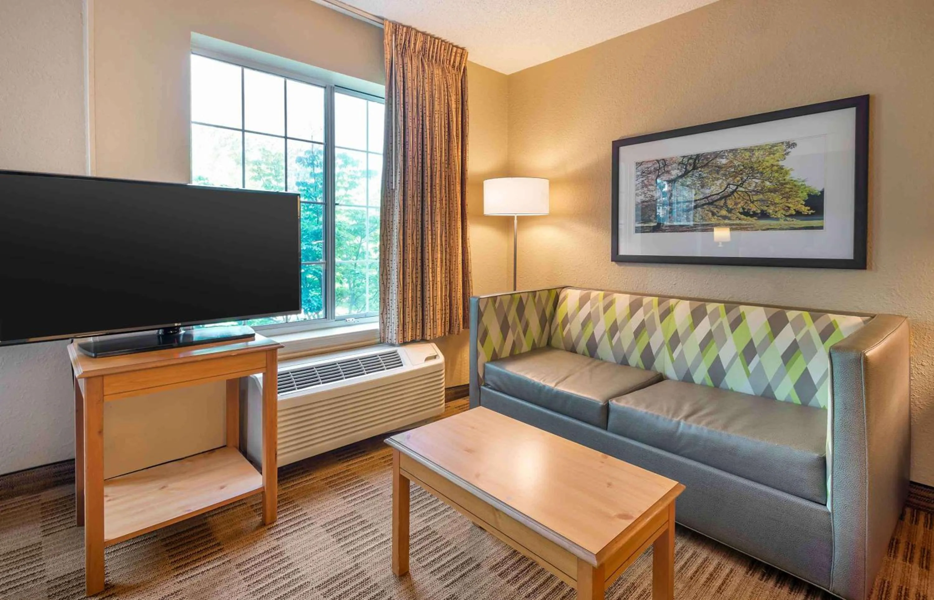 Bedroom in Extended Stay America Suites - Newark - Woodbridge