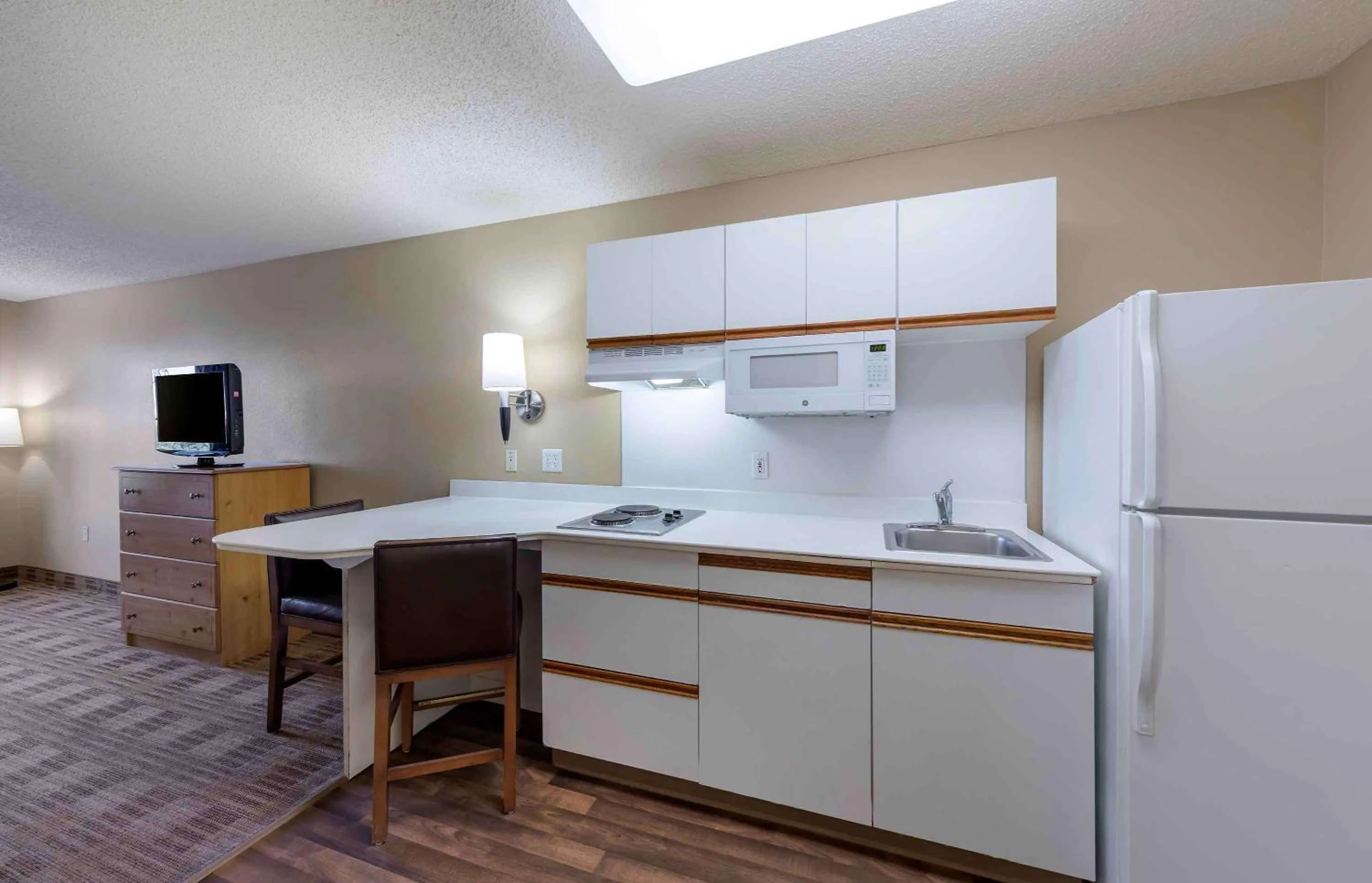 Bedroom in Extended Stay America Suites - Newark - Woodbridge