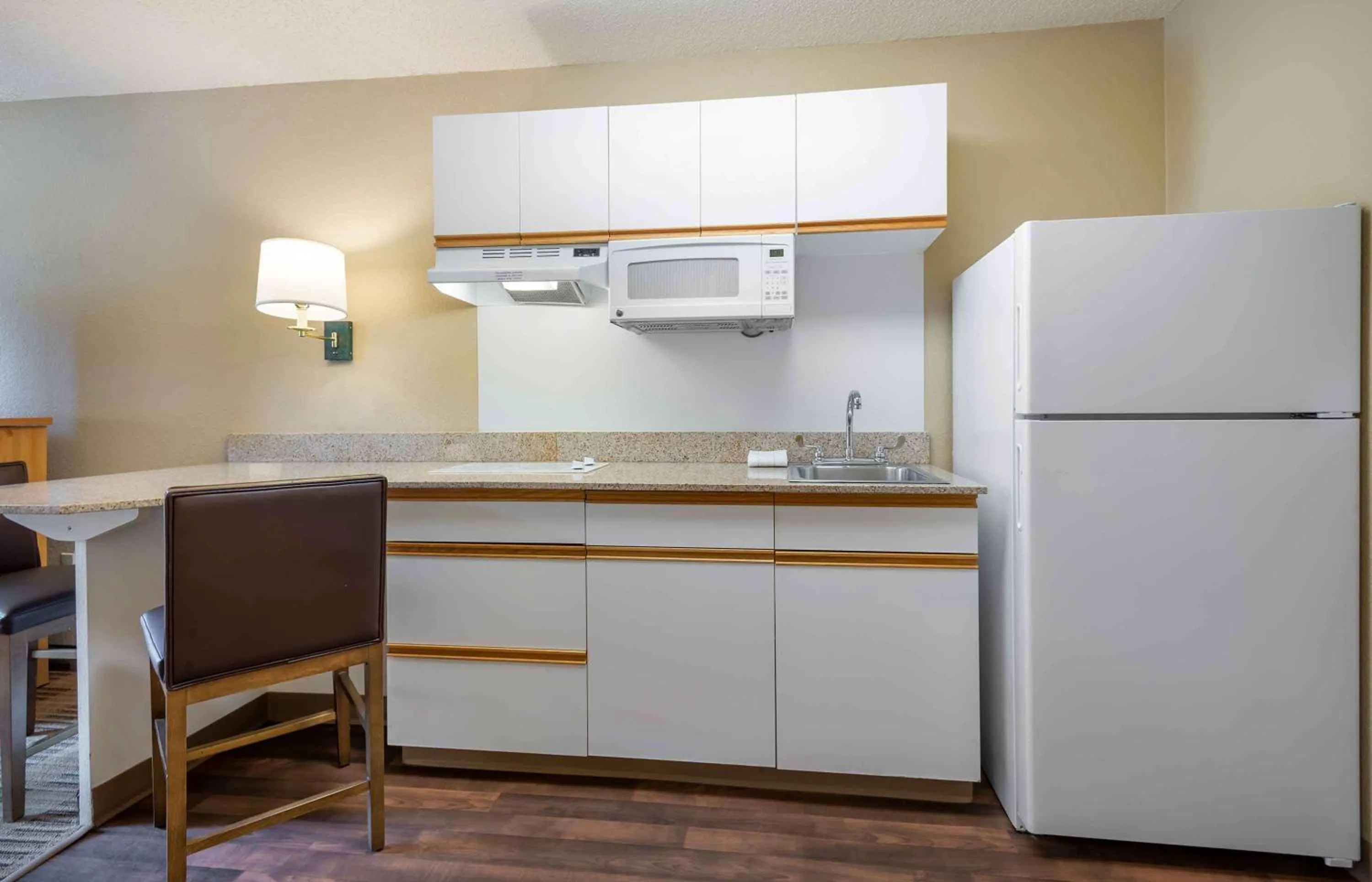 Bedroom in Extended Stay America Suites - Newark - Woodbridge