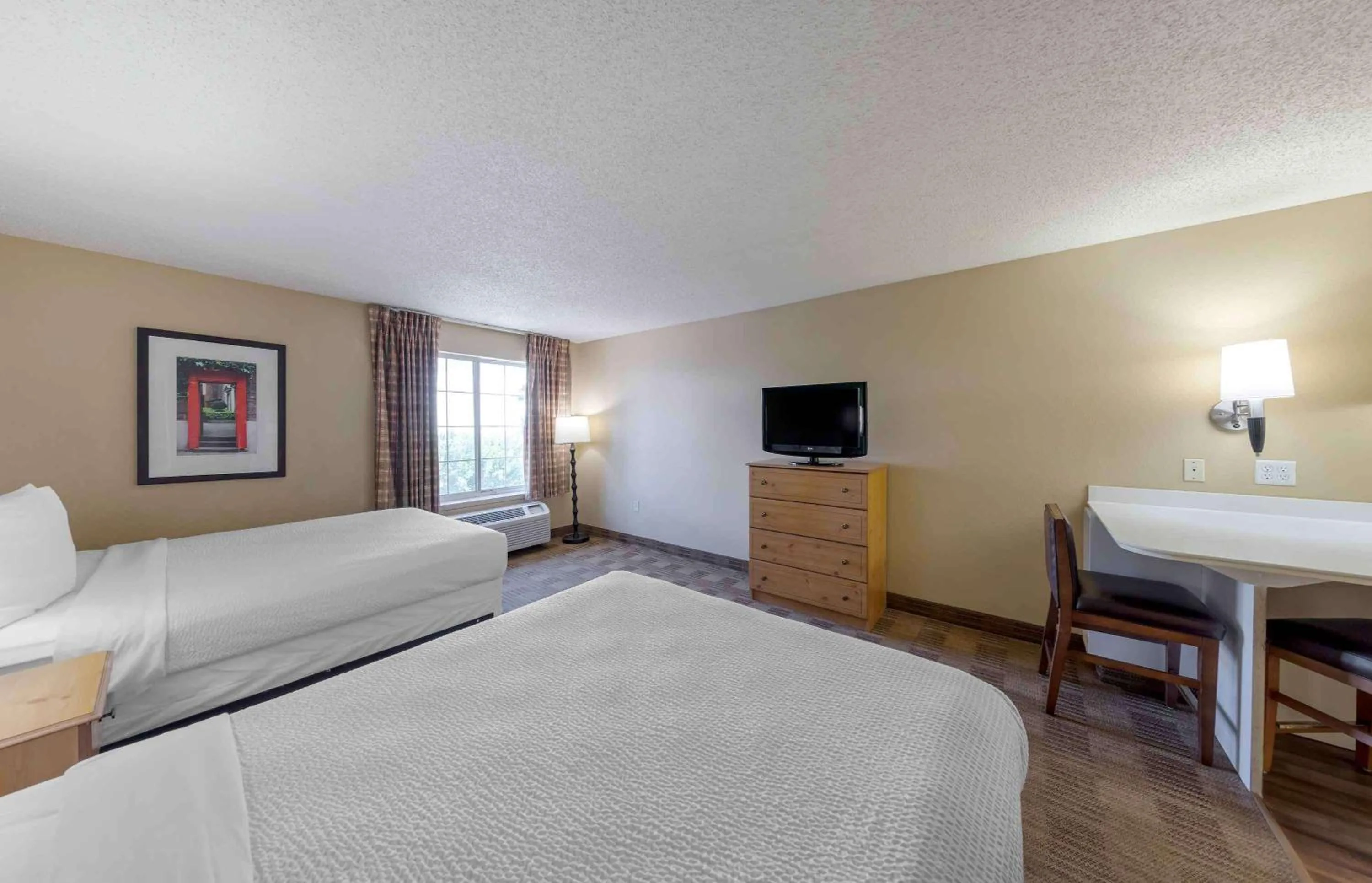 Bedroom, Bed in Extended Stay America Suites - Newark - Woodbridge