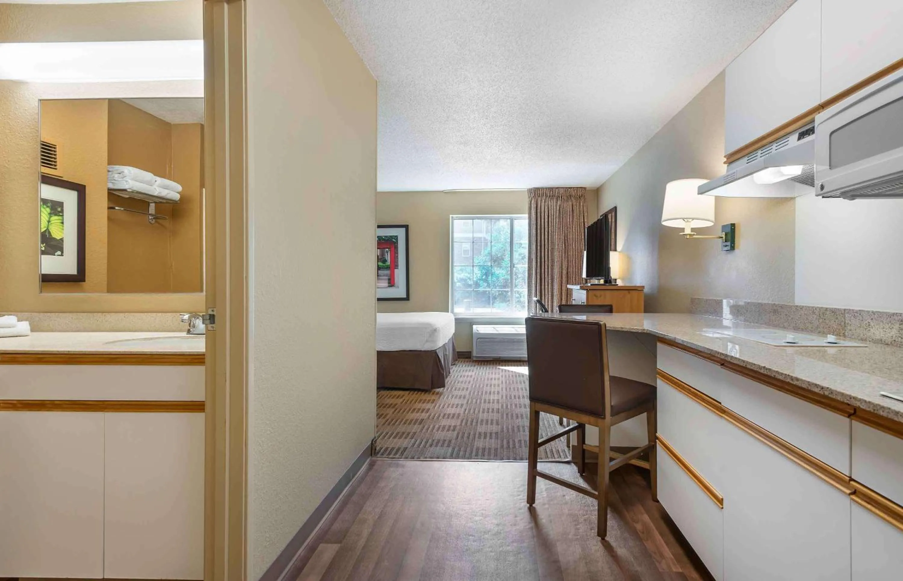 Bedroom in Extended Stay America Suites - Newark - Woodbridge