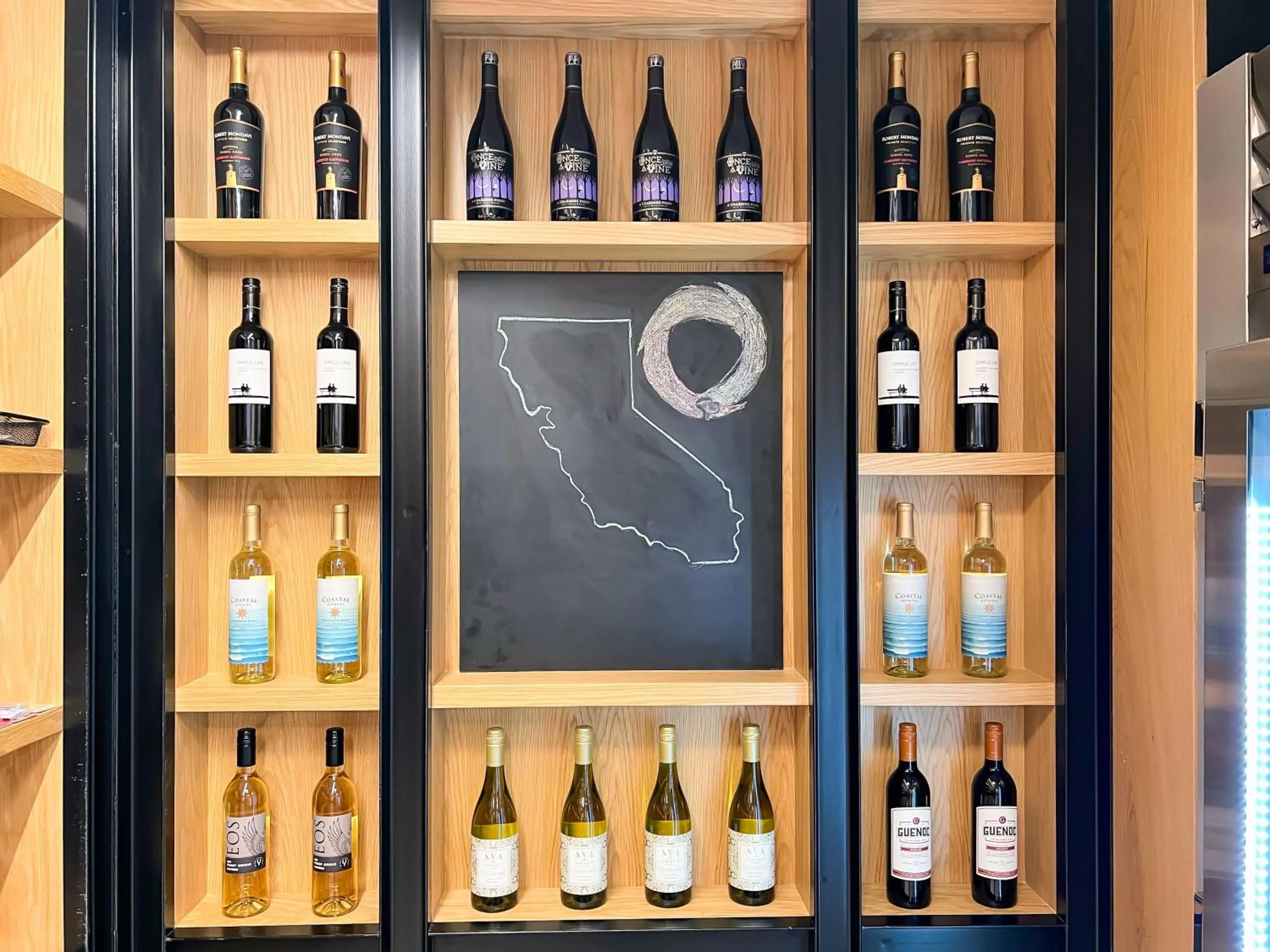 Shopping Area in Oxford Suites Redding