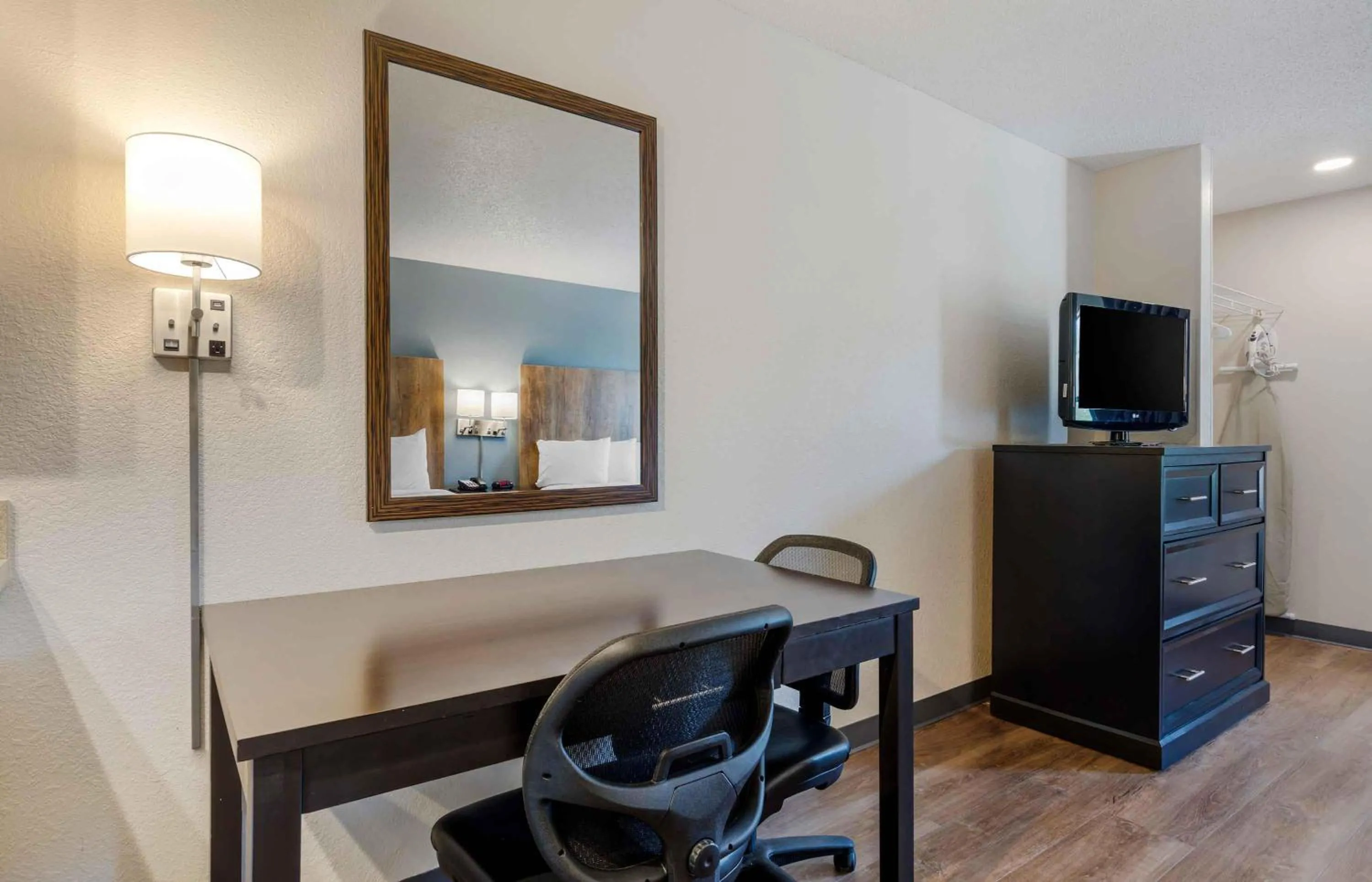 Bedroom in Extended Stay America Suites - Los Angeles - Burbank Airport