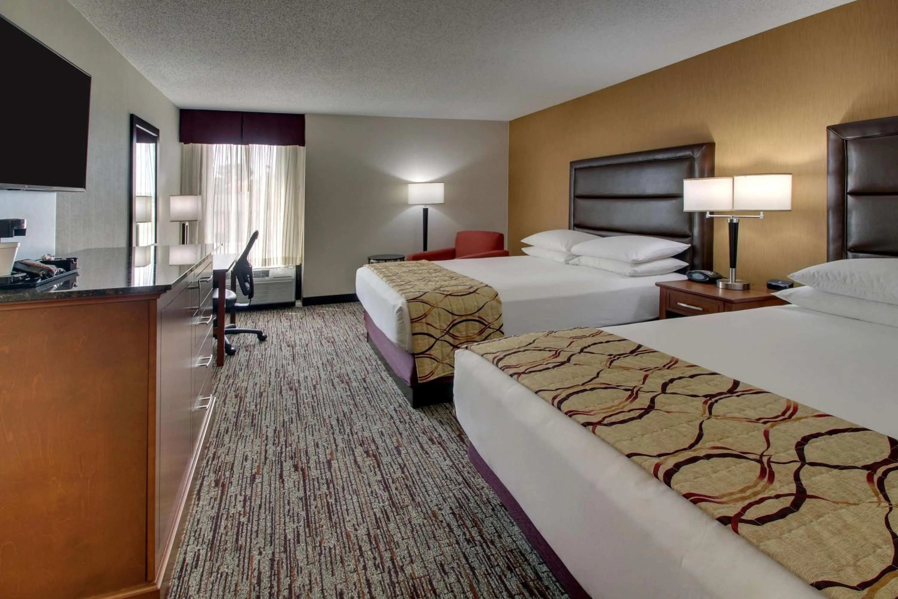 Photo of the whole room, Bed in Drury Inn & Suites Bowling Green