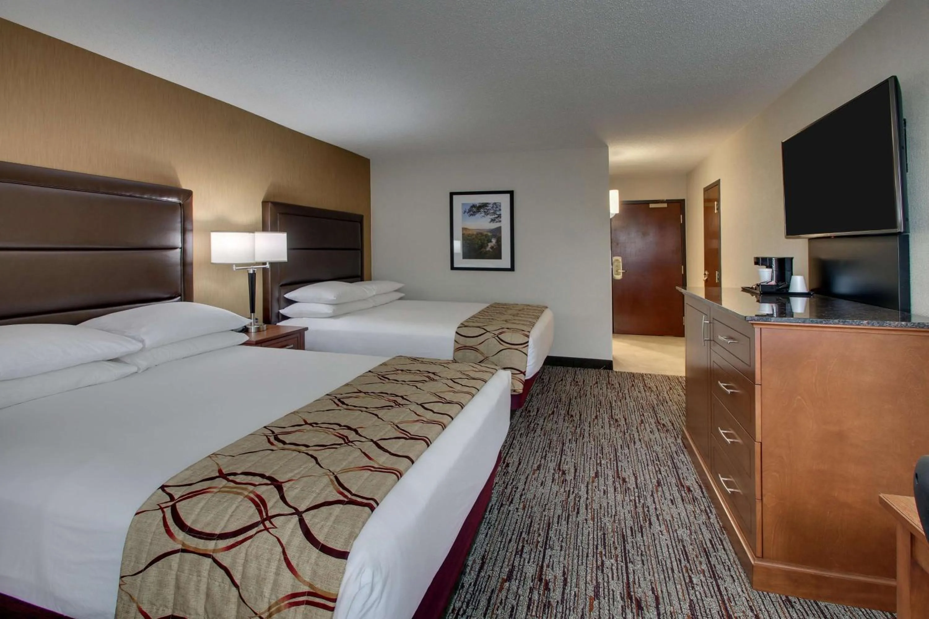 Photo of the whole room, Bed in Drury Inn & Suites Bowling Green
