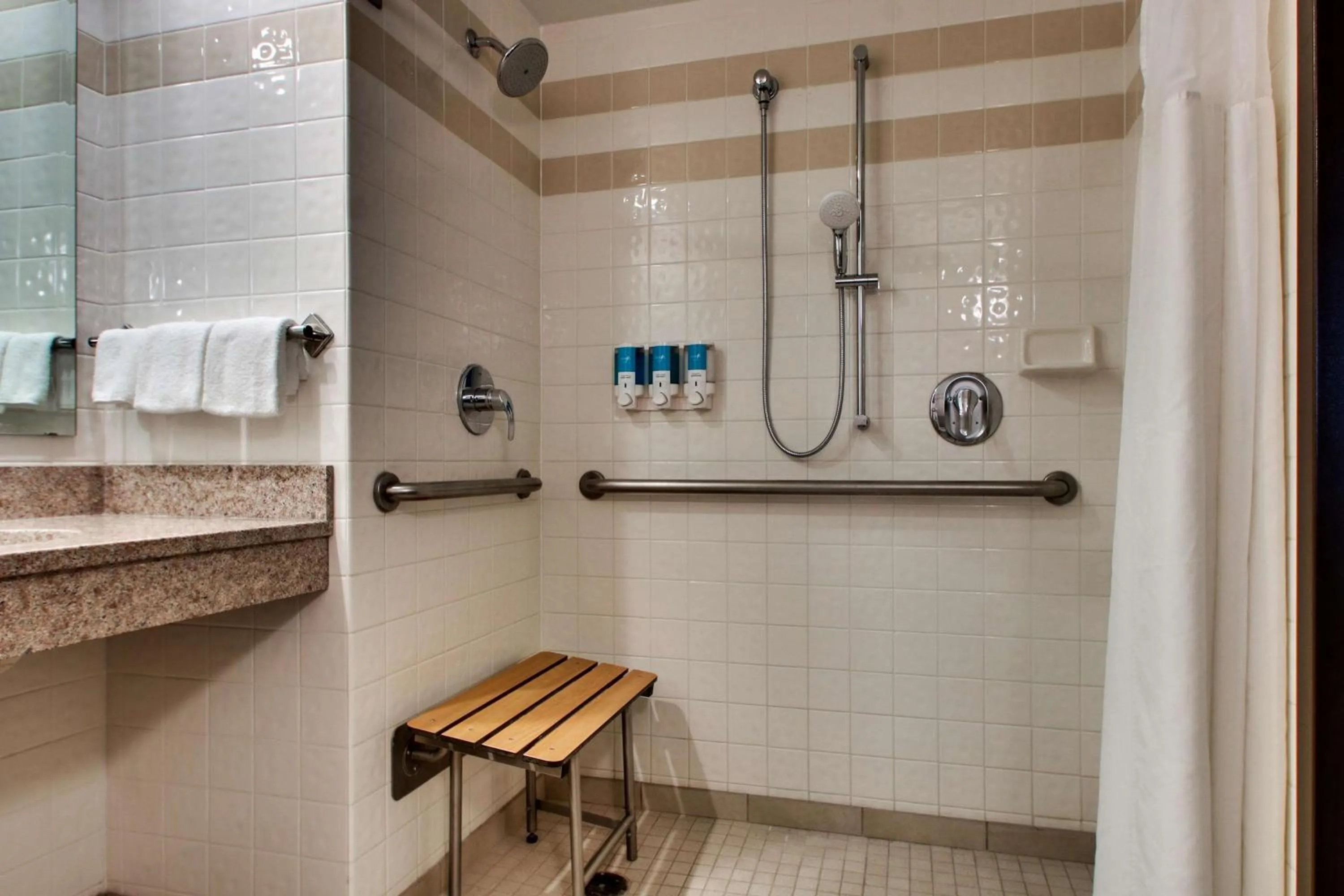 Bathroom in Drury Inn & Suites Bowling Green