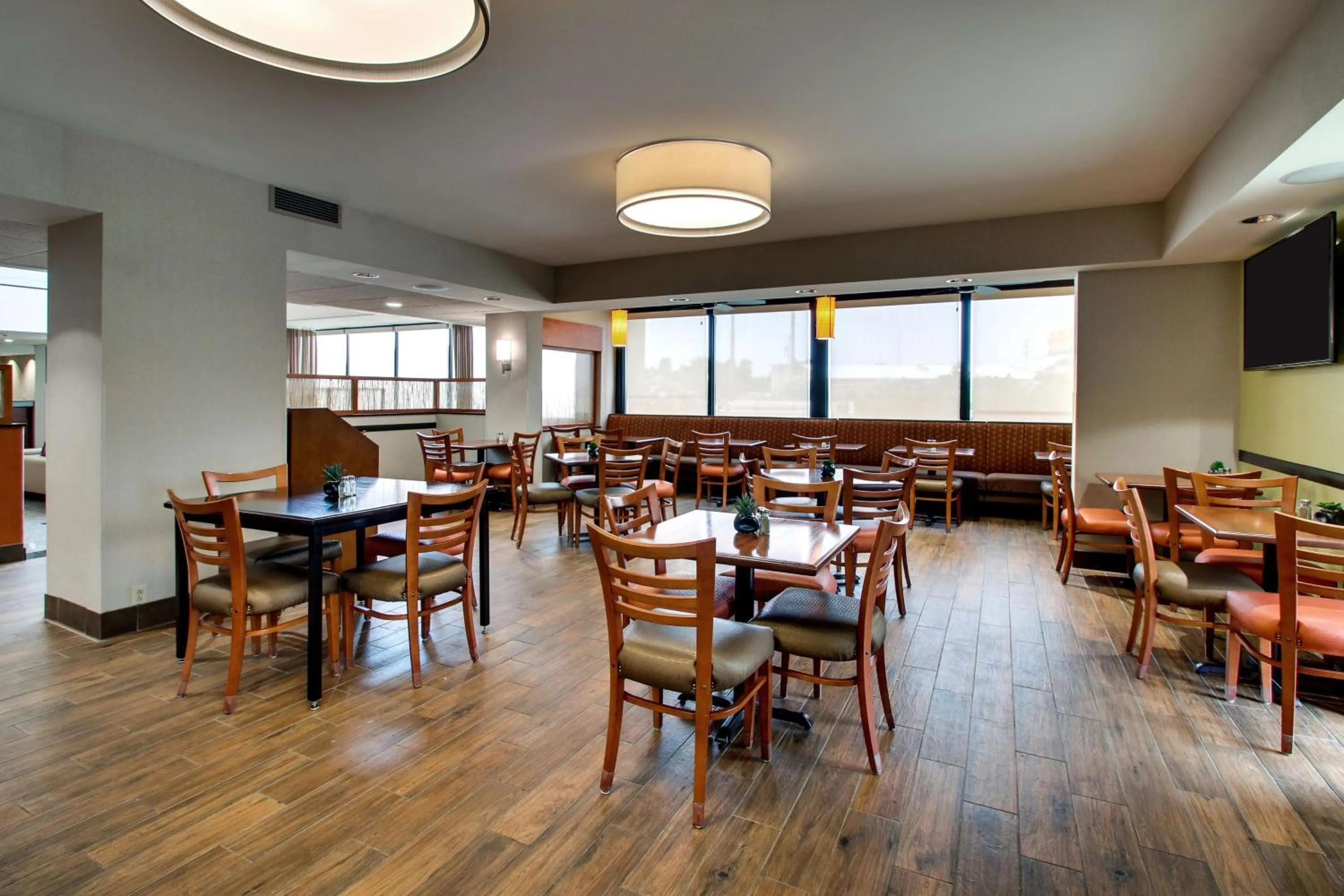 Restaurant/places to eat in Drury Inn & Suites Bowling Green