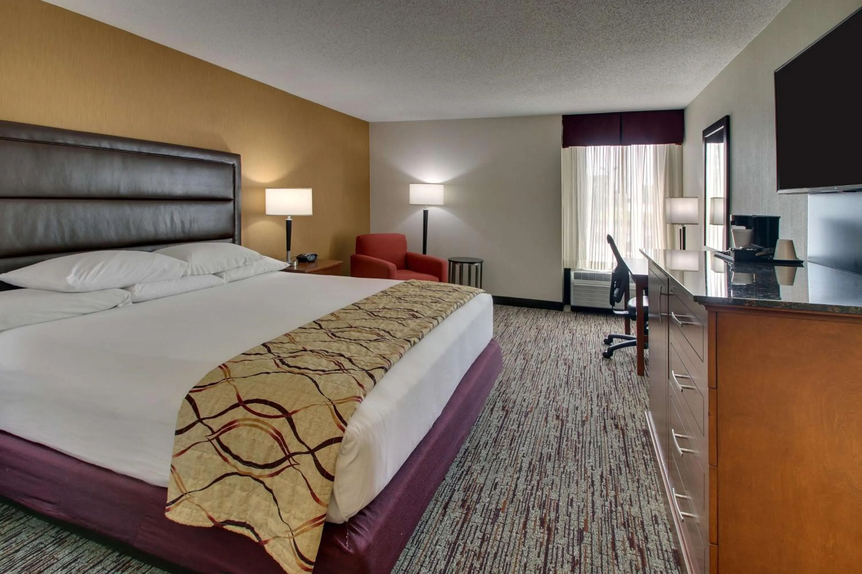 Photo of the whole room, Bed in Drury Inn & Suites Bowling Green