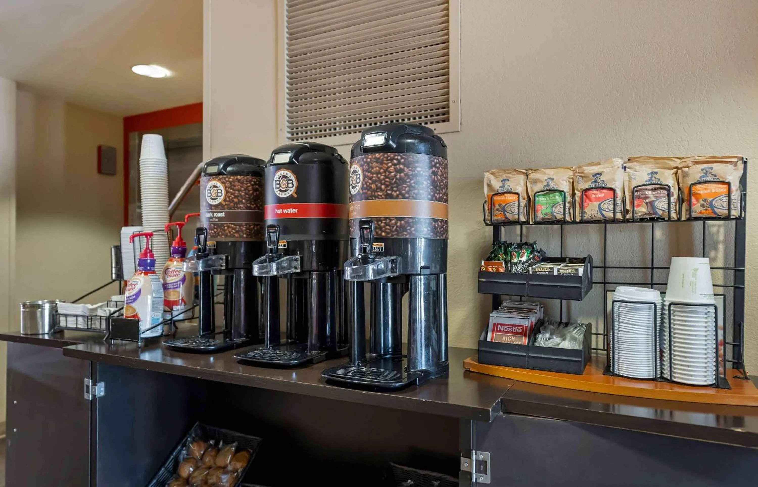 Breakfast in Extended Stay America Suites - Chicago - Skokie