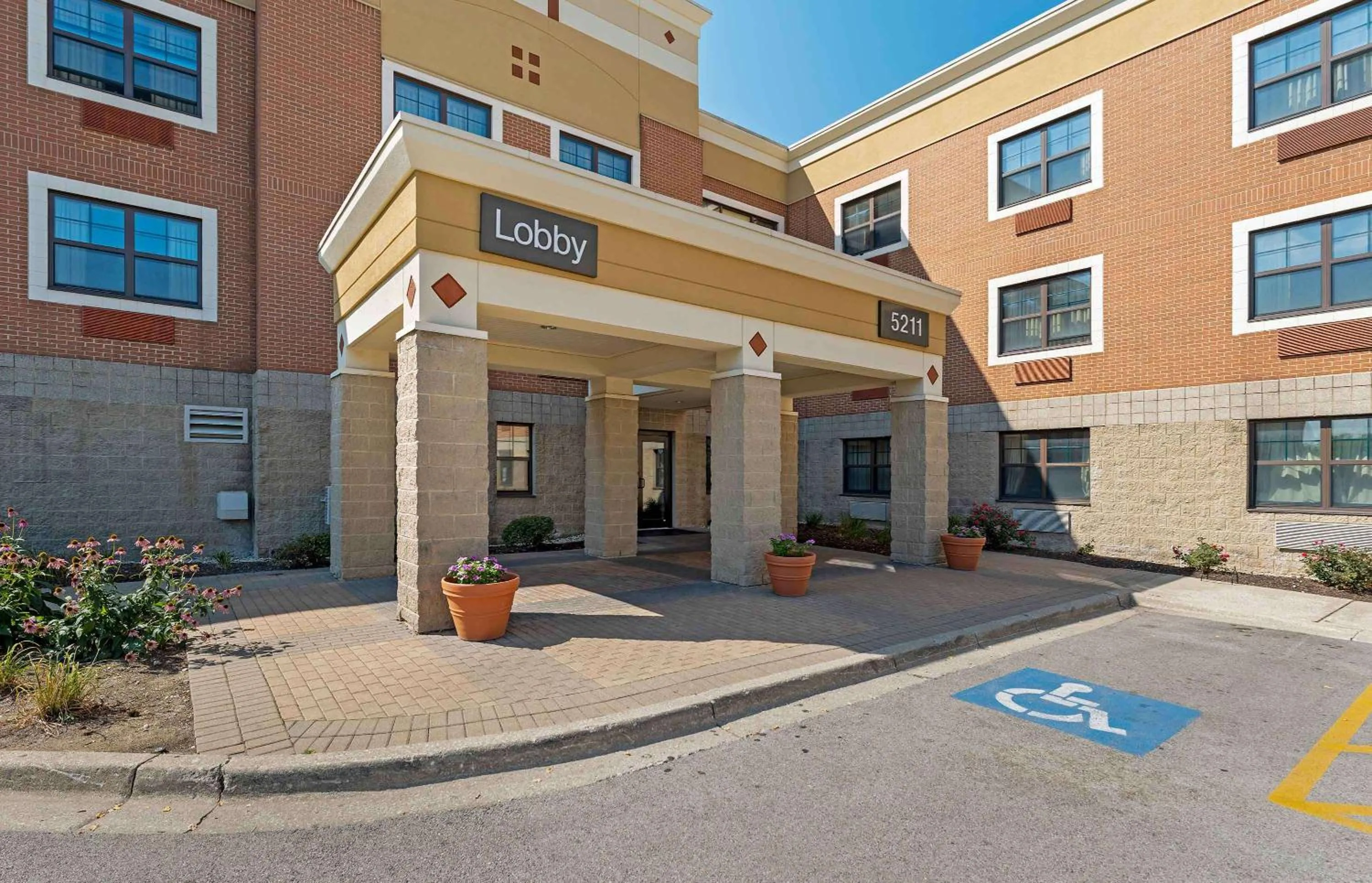 Property building in Extended Stay America Suites - Chicago - Skokie
