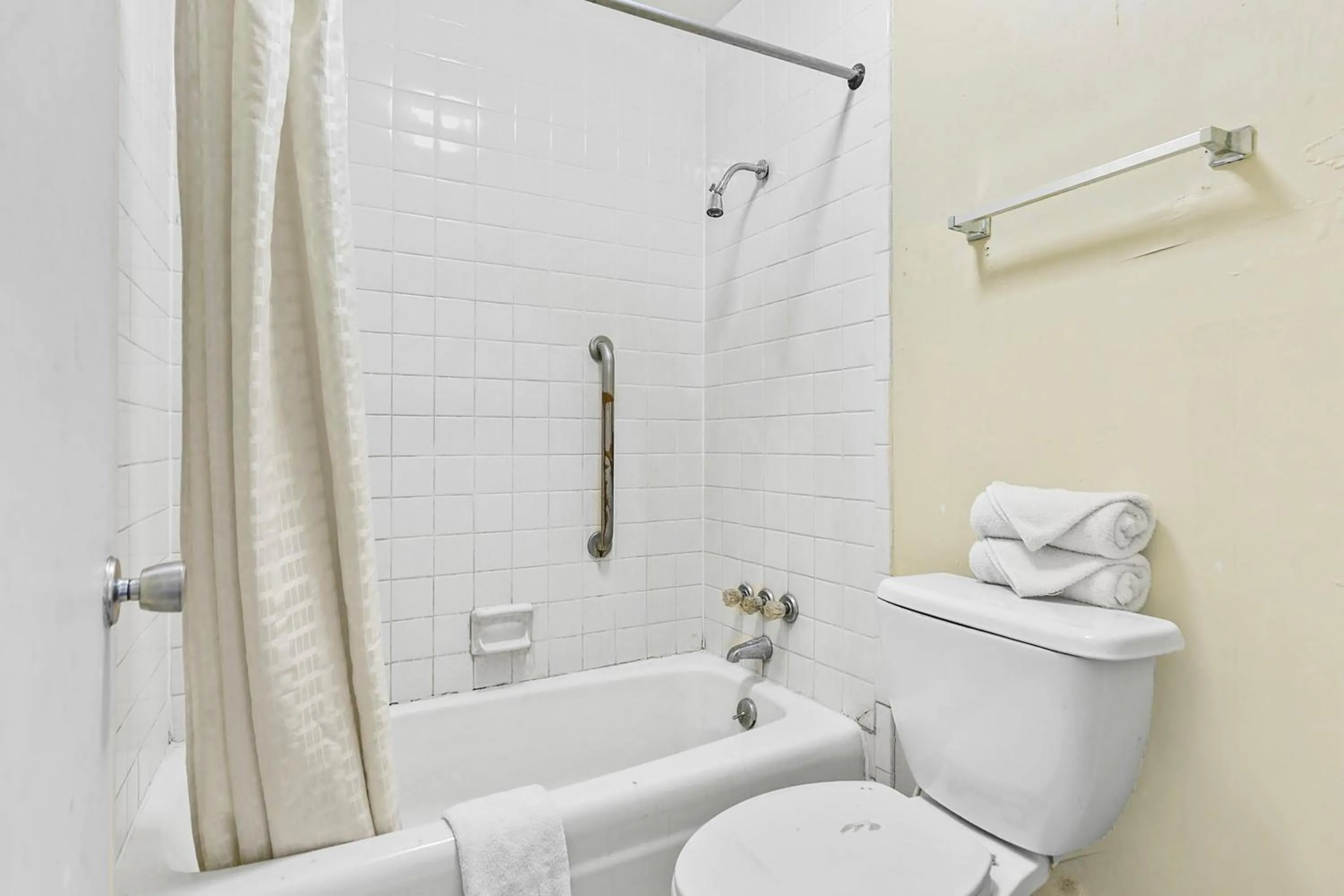 Bathroom in Hotel O Star Motel Hattiesburg HWY 49