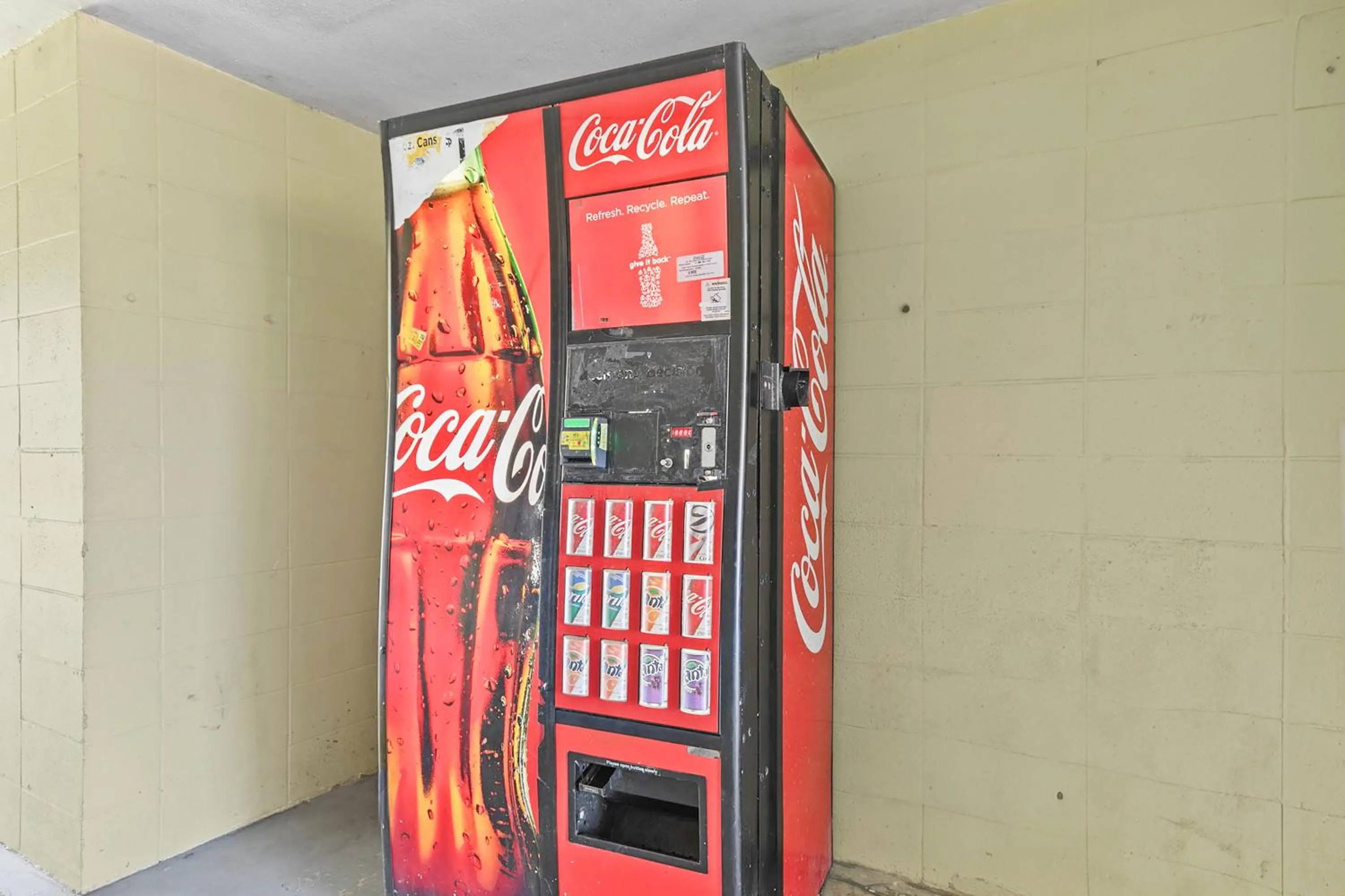 vending machine in Hotel O Star Motel Hattiesburg HWY 49