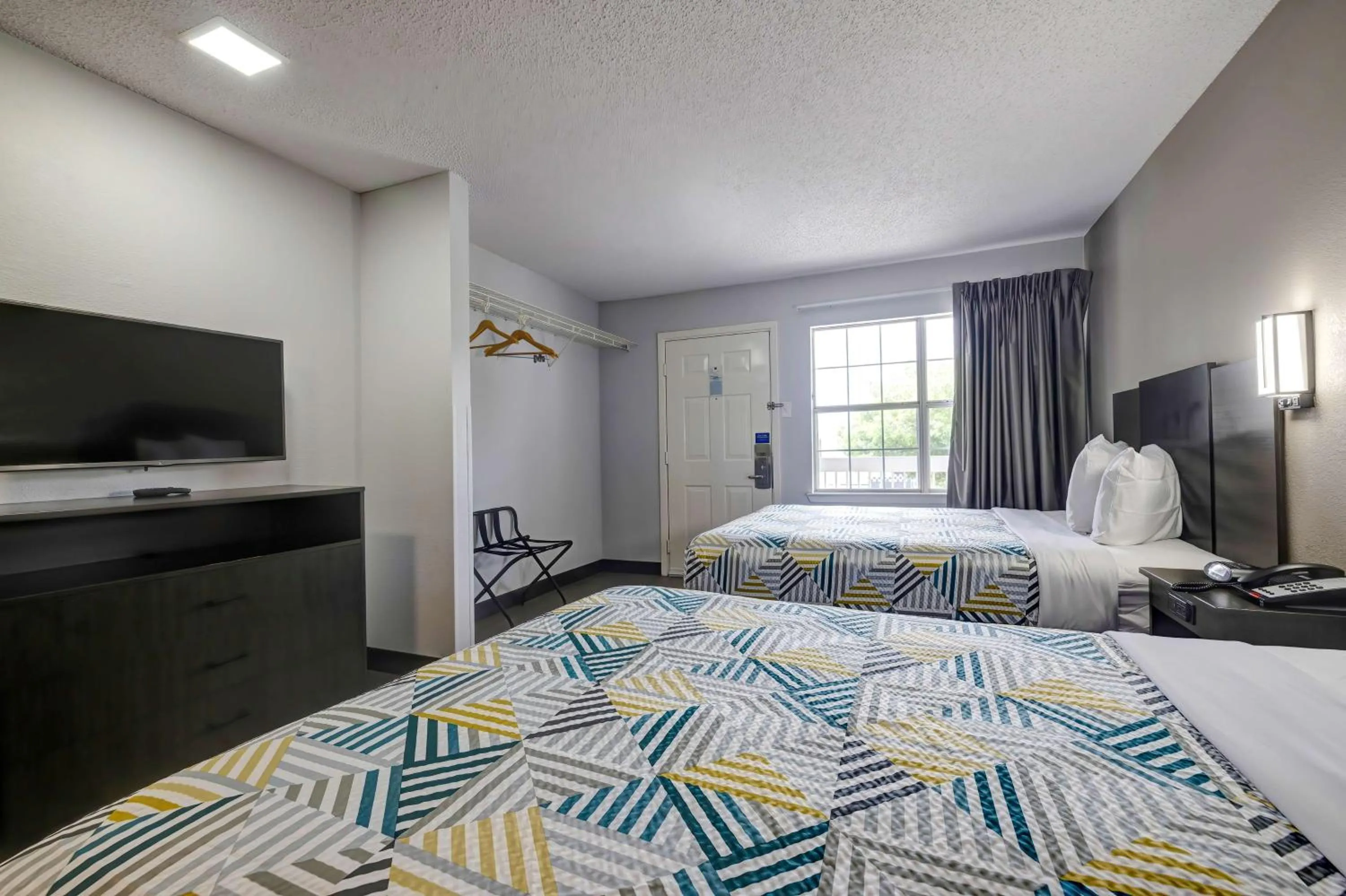 Bedroom, Bed in Studio 6-Arlington, TX - South - Dallas