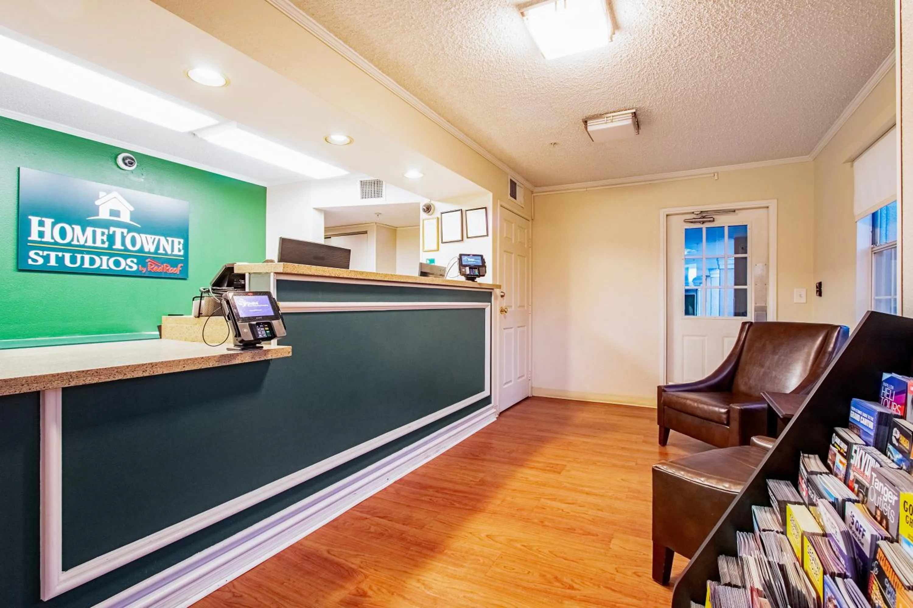Lobby or reception in HomeTowne Studios by Red Roof Phoenix - Dunlap Ave