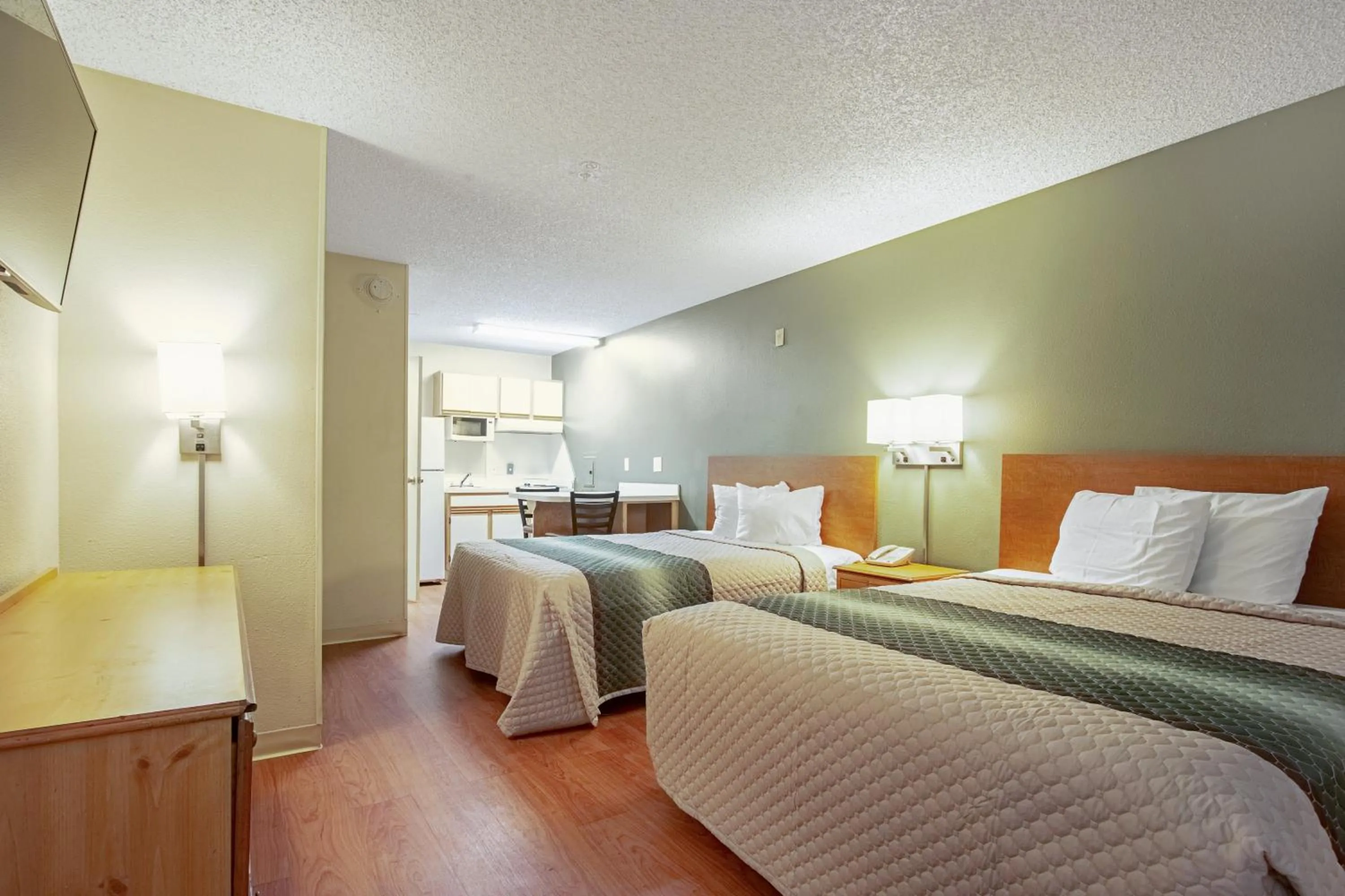 Photo of the whole room, Bed in HomeTowne Studios by Red Roof Phoenix - Dunlap Ave