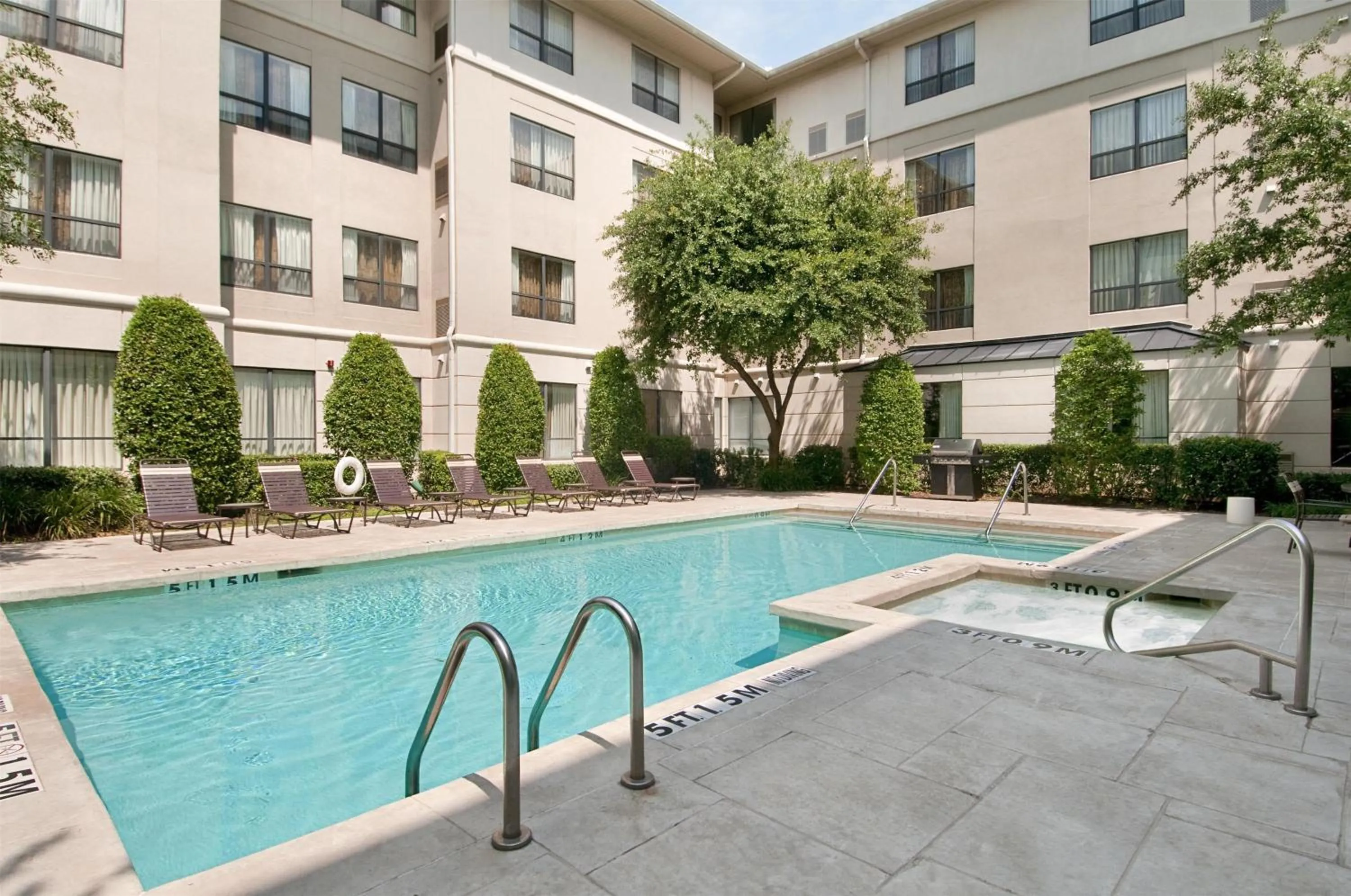 Swimming pool in Hyatt House Dallas Uptown