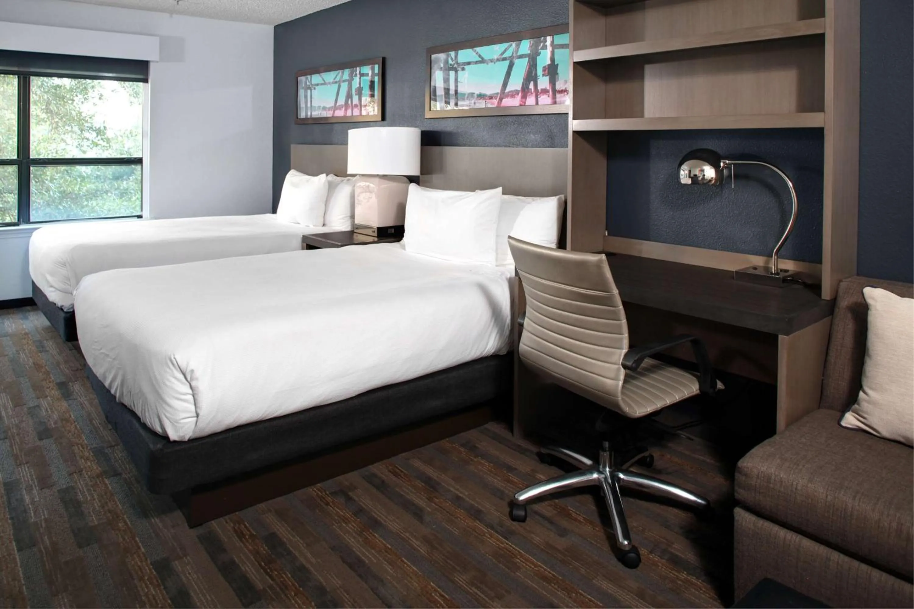 Photo of the whole room, Bed in Hyatt House Dallas Uptown