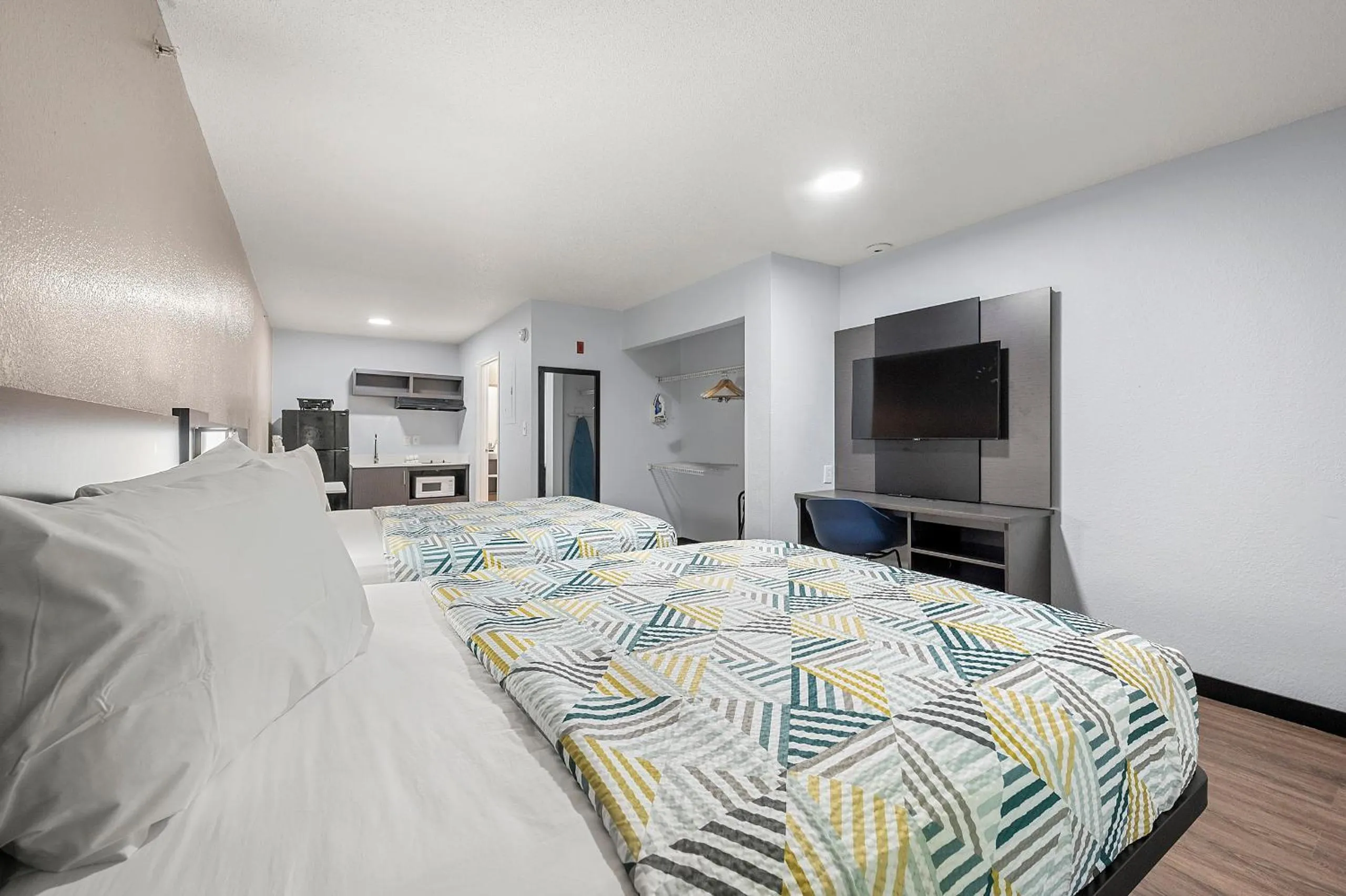 Bedroom, Bed in Studio 6-Roswell, GA - Atlanta