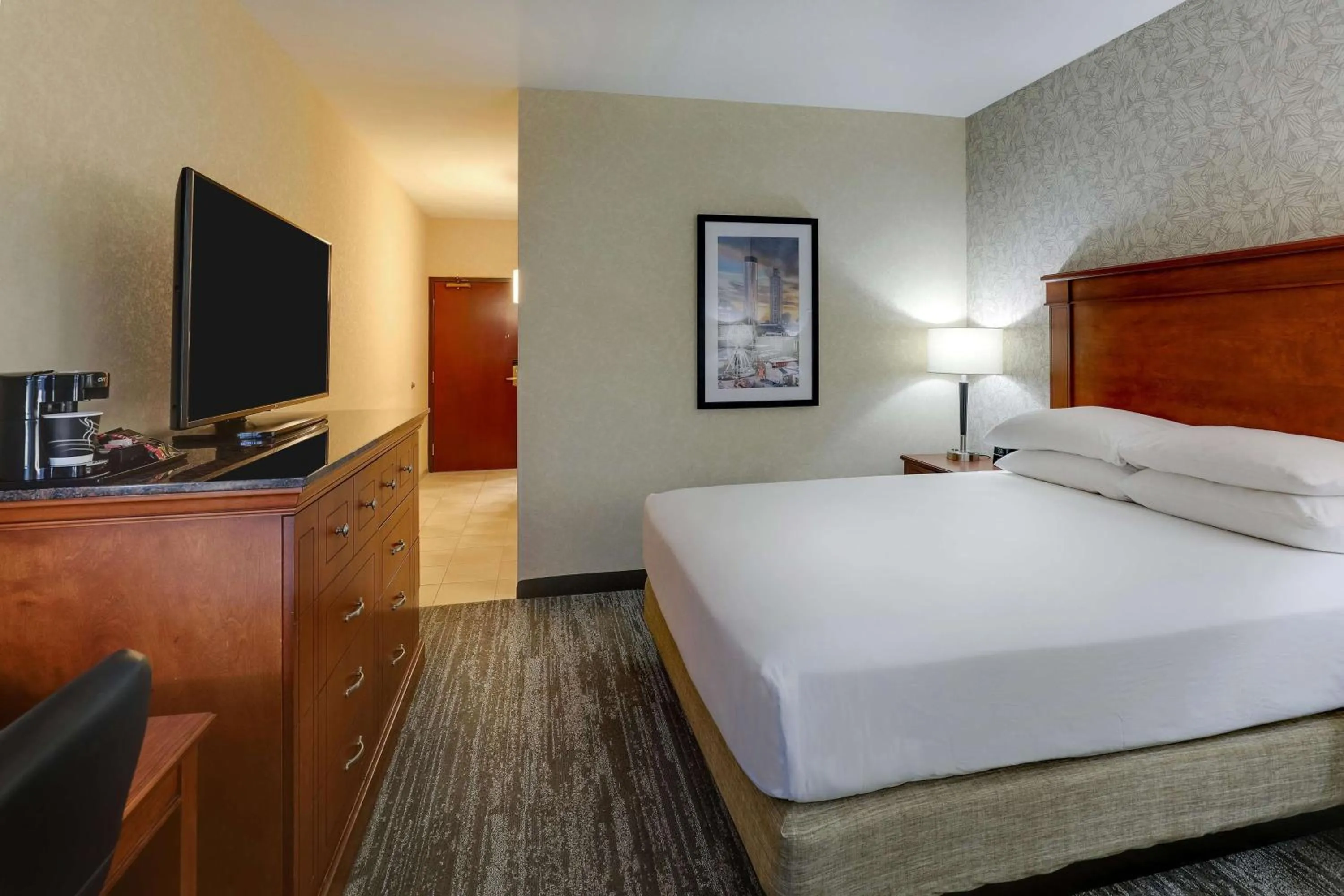 Bedroom, Bed in Drury Inn & Suites Atlanta Marietta