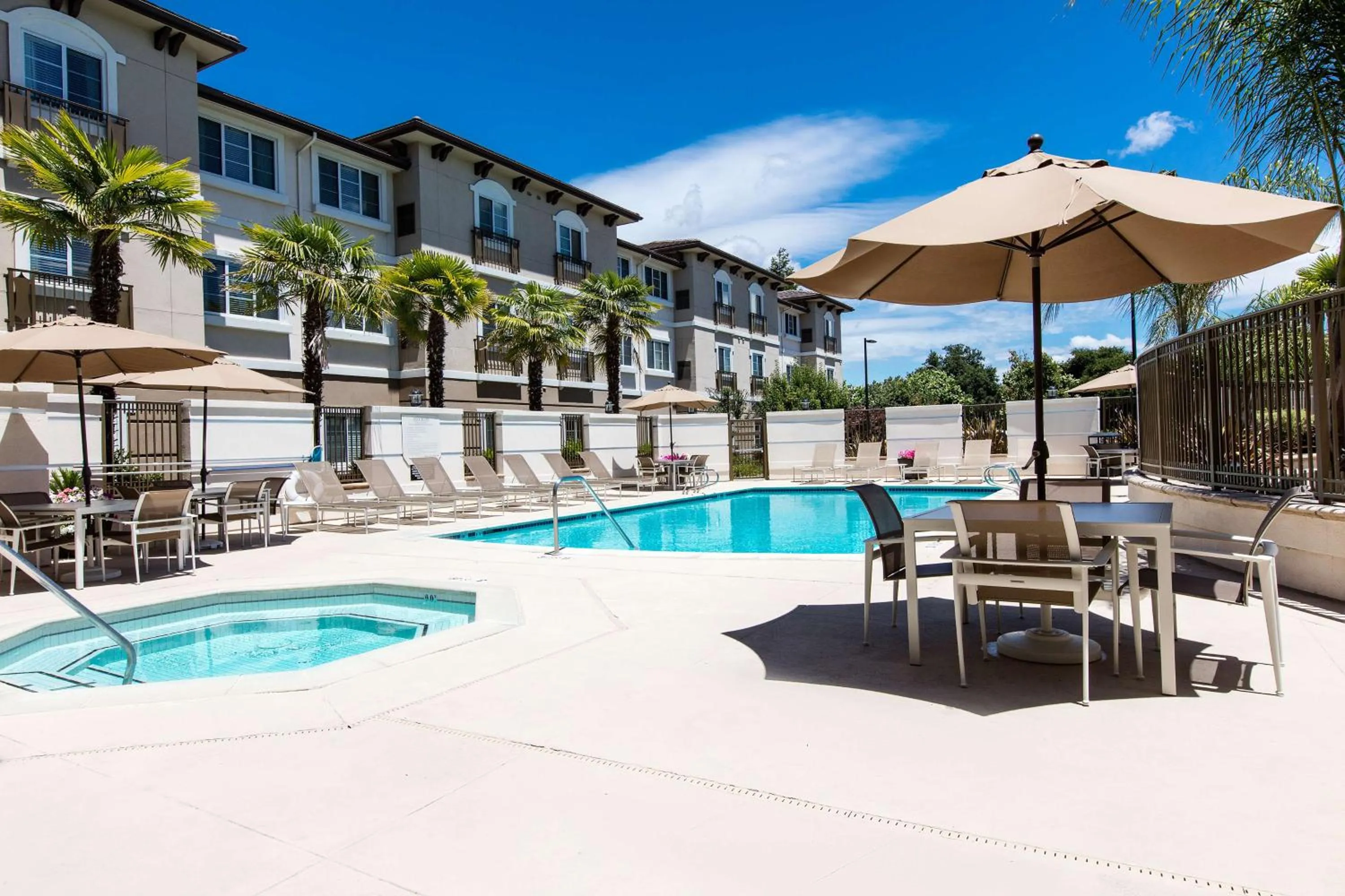 Swimming pool in Hyatt House San Ramon