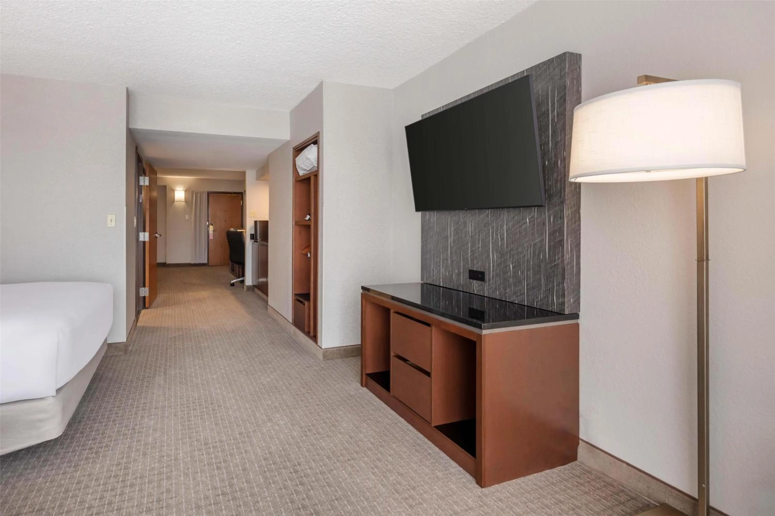 Bedroom, Bed in Drury Inn & Suites Paducah